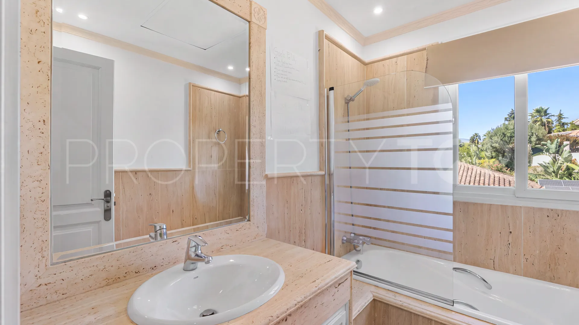 5 bedrooms villa in Las Brisas for sale