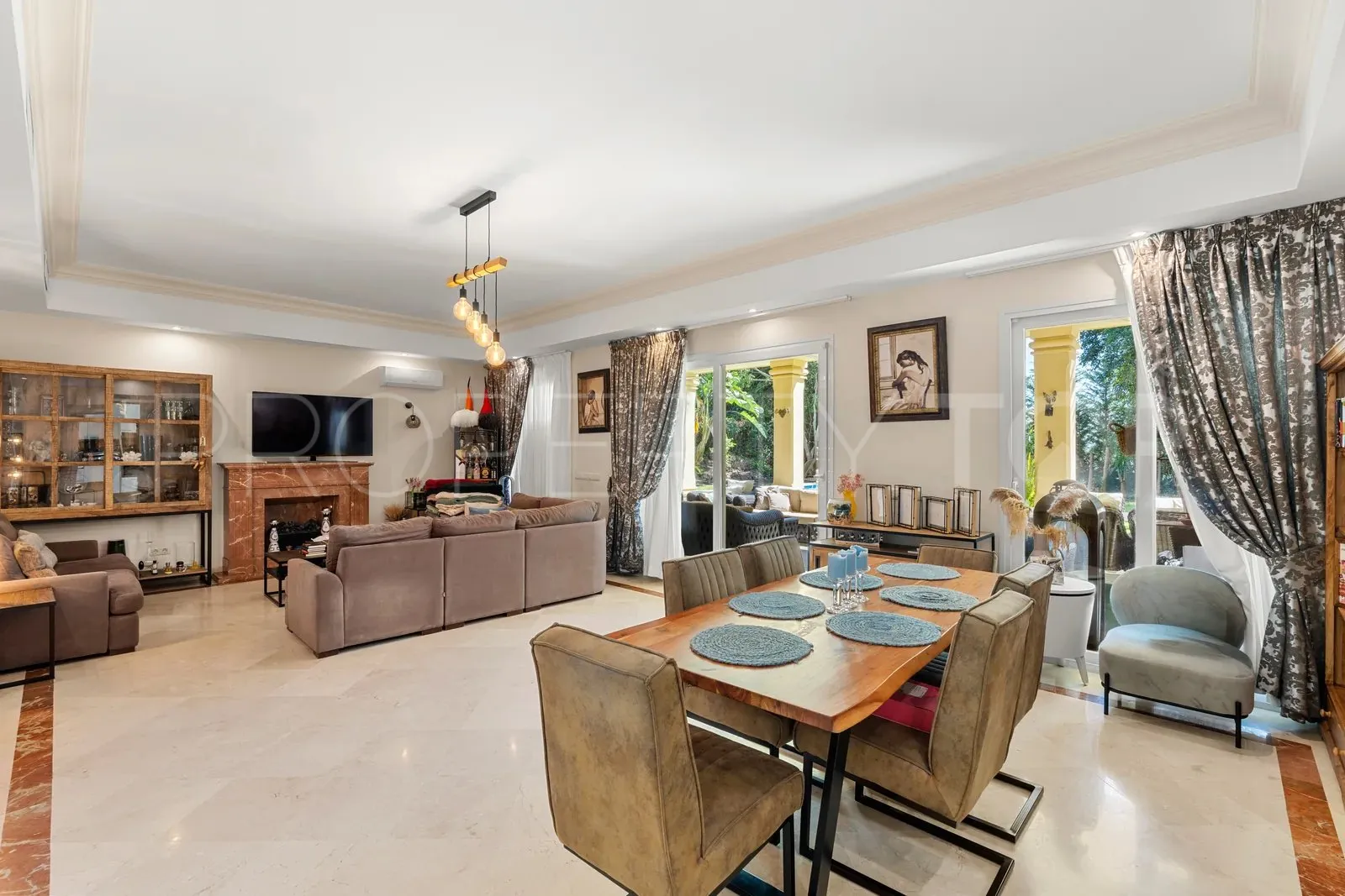 5 bedrooms villa in Las Brisas for sale