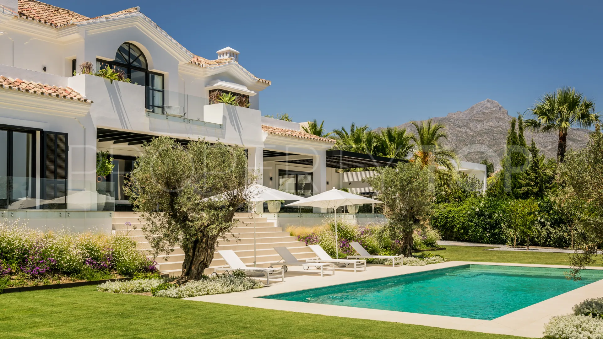 Buy villa in La Cerquilla