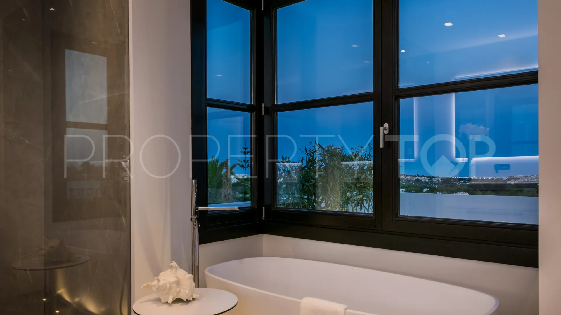 Buy villa in La Cerquilla