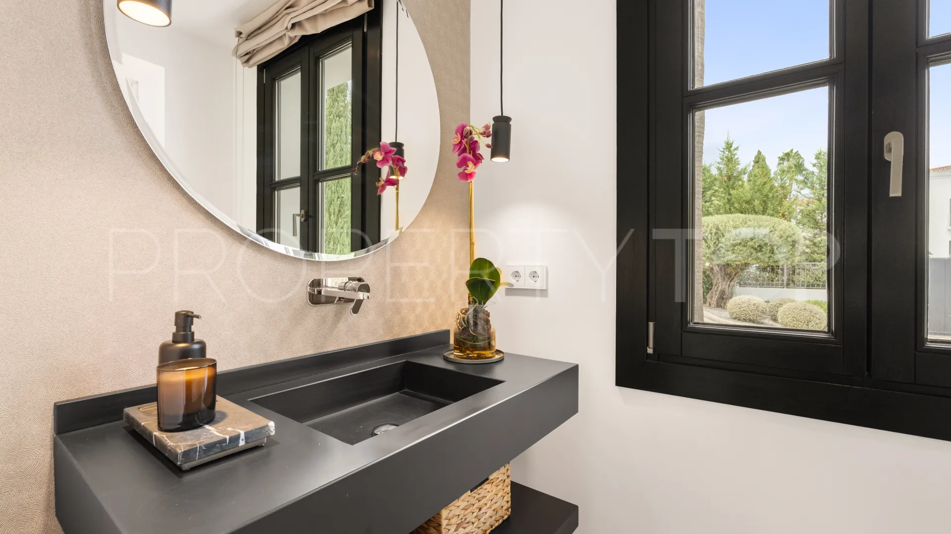 Buy villa in La Cerquilla