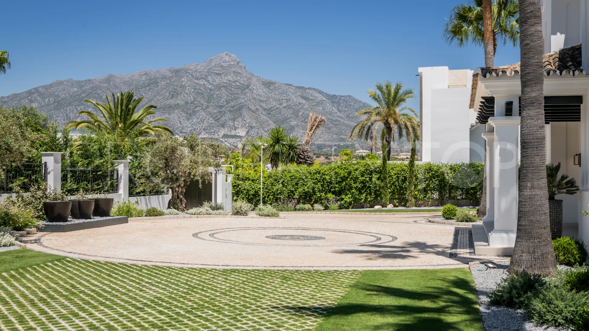Buy villa in La Cerquilla