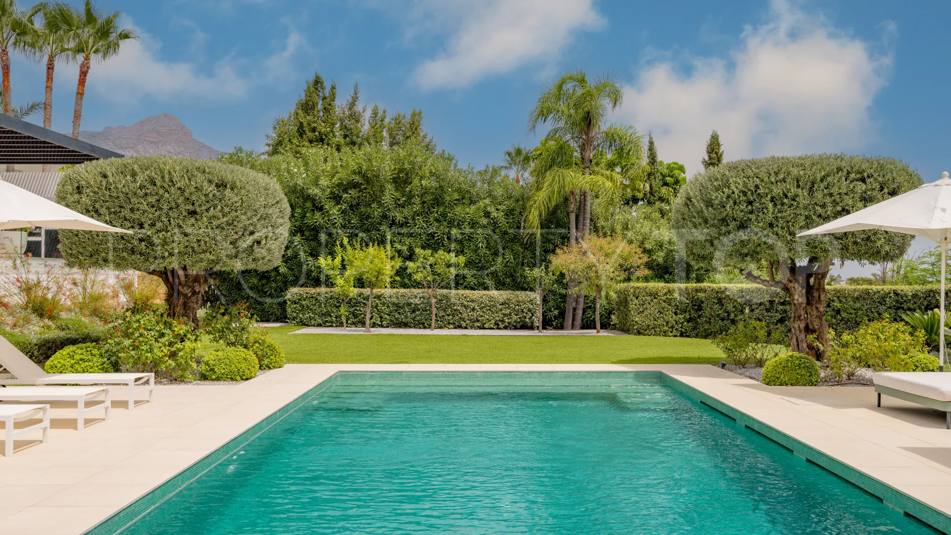 Buy villa in La Cerquilla