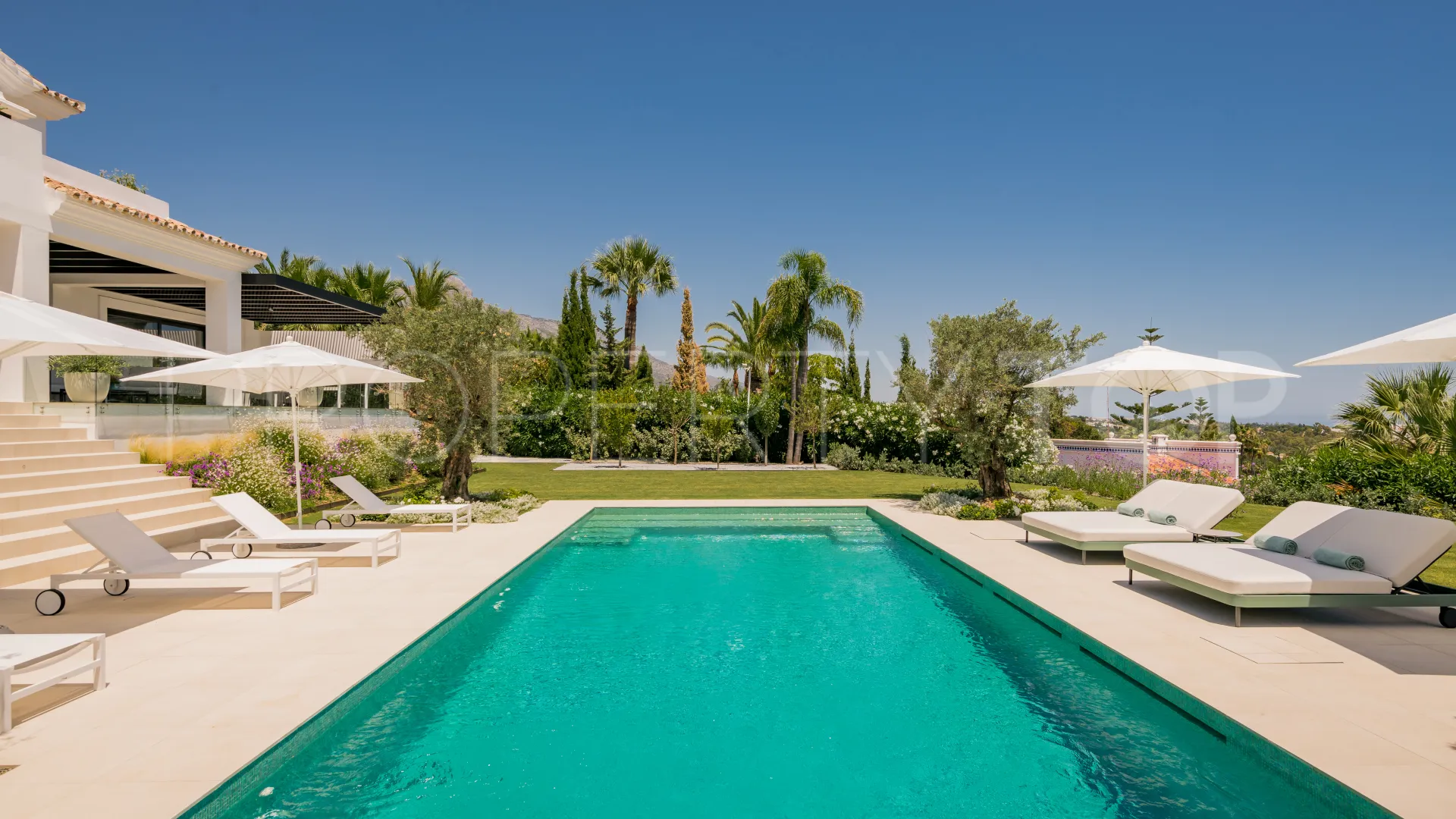Buy villa in La Cerquilla