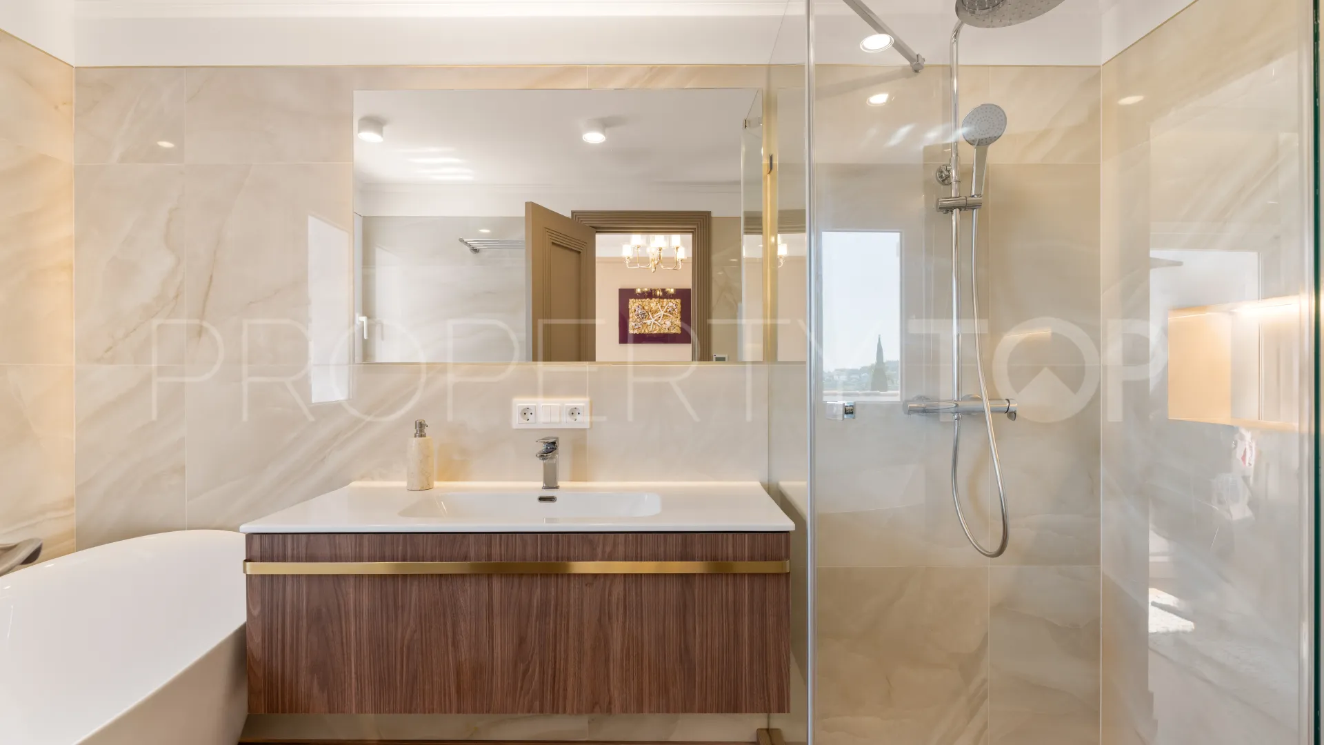 Se vende apartamento en Nueva Andalucia con 3 dormitorios