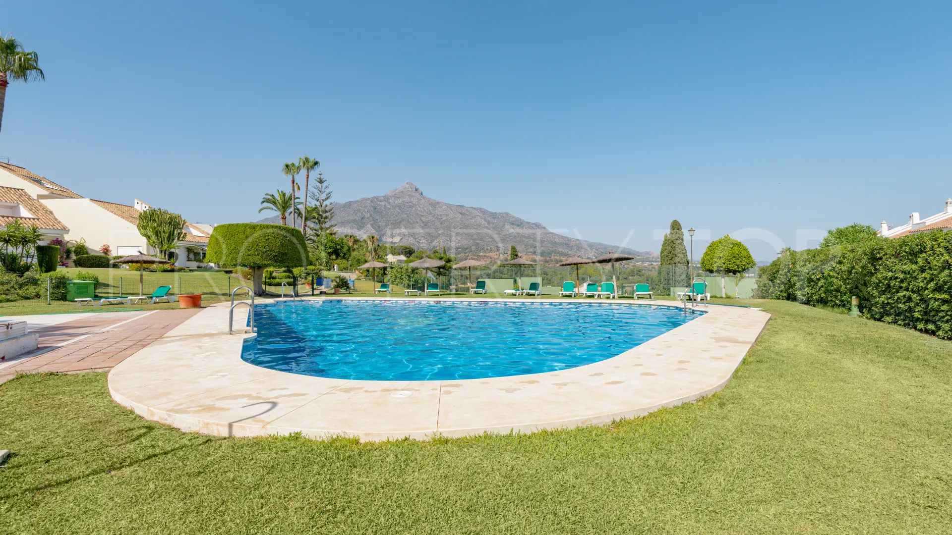 Se vende apartamento en Nueva Andalucia con 3 dormitorios