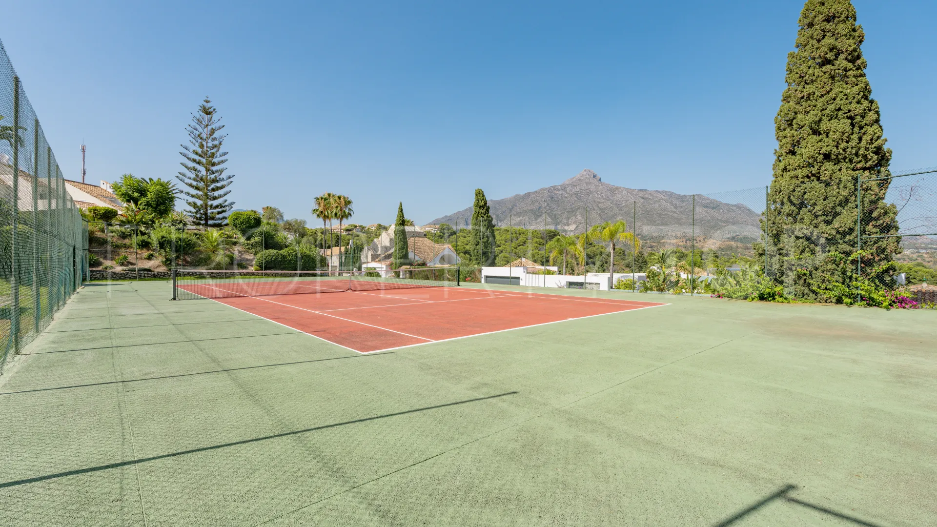 Se vende apartamento en Nueva Andalucia con 3 dormitorios