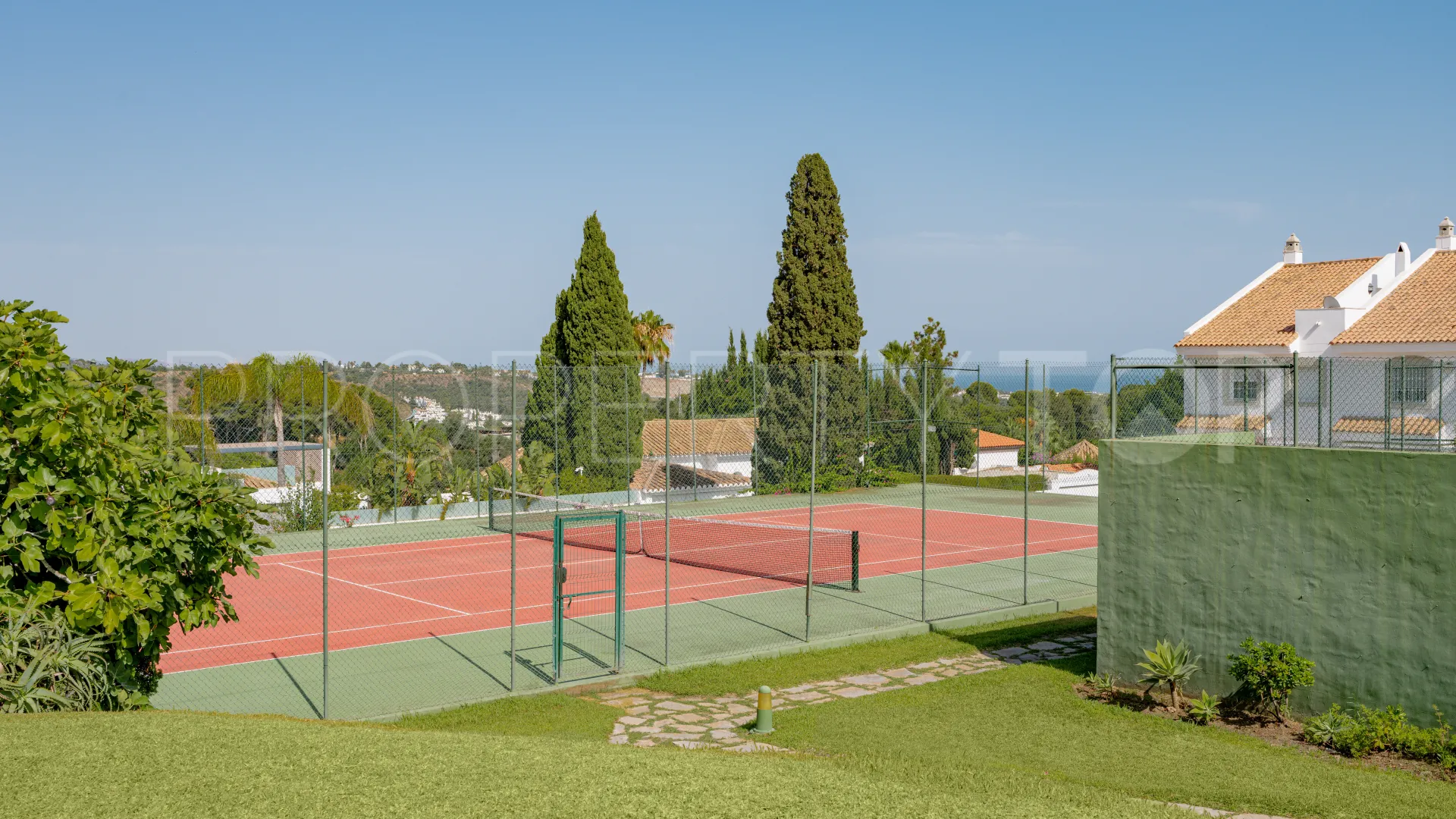 Se vende apartamento en Nueva Andalucia con 3 dormitorios