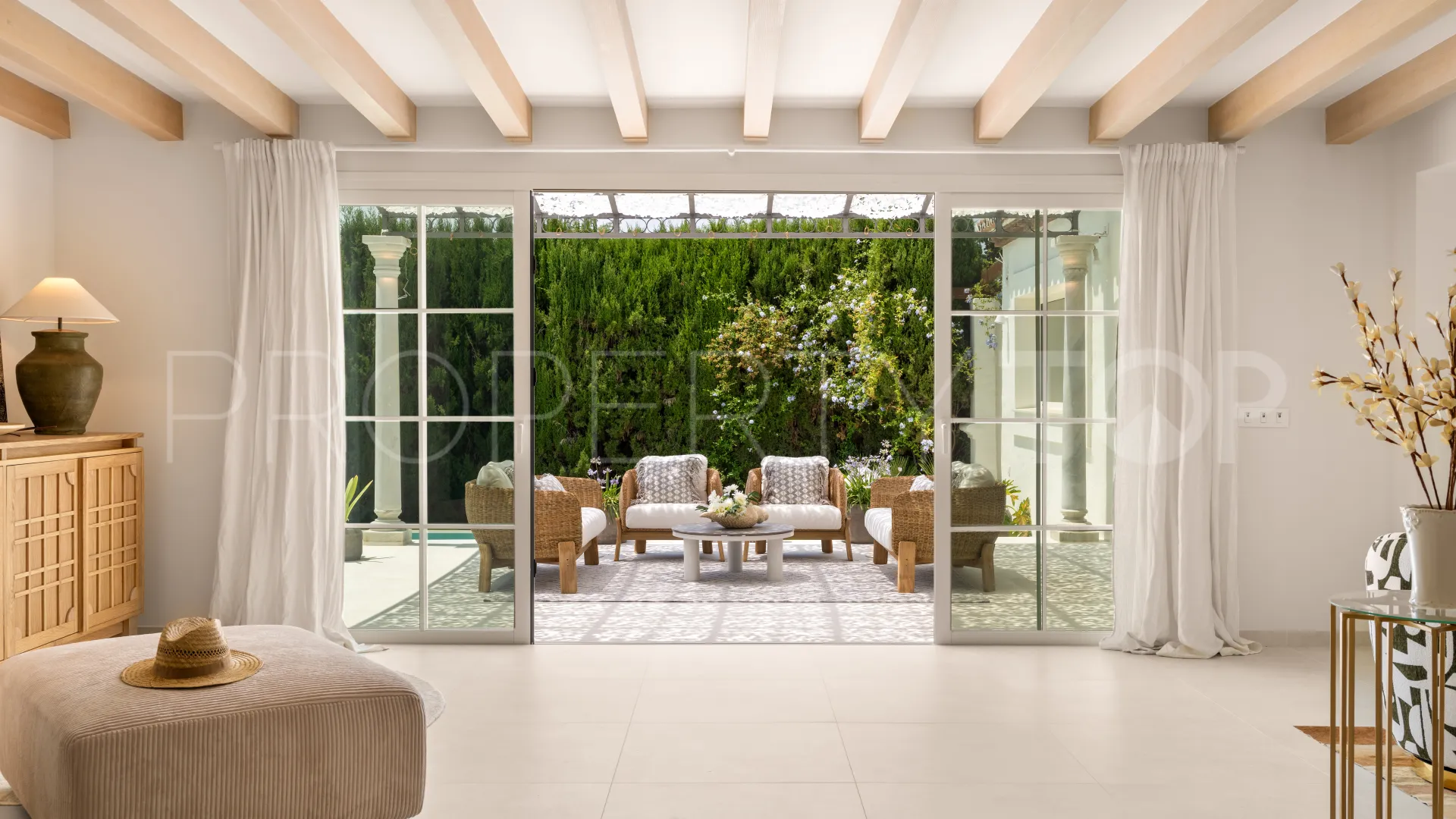Villa for sale in Guadalmina Baja