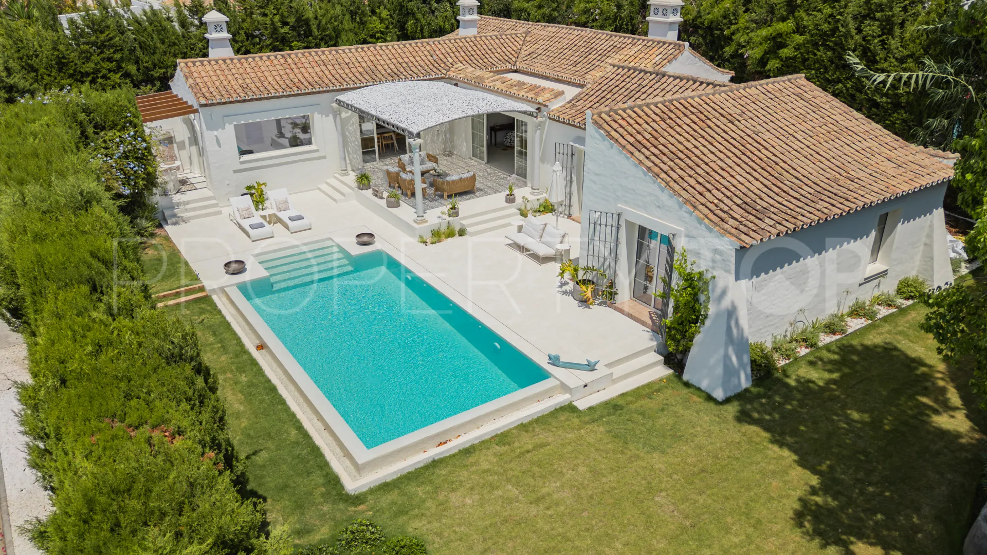 Villa for sale in Guadalmina Baja