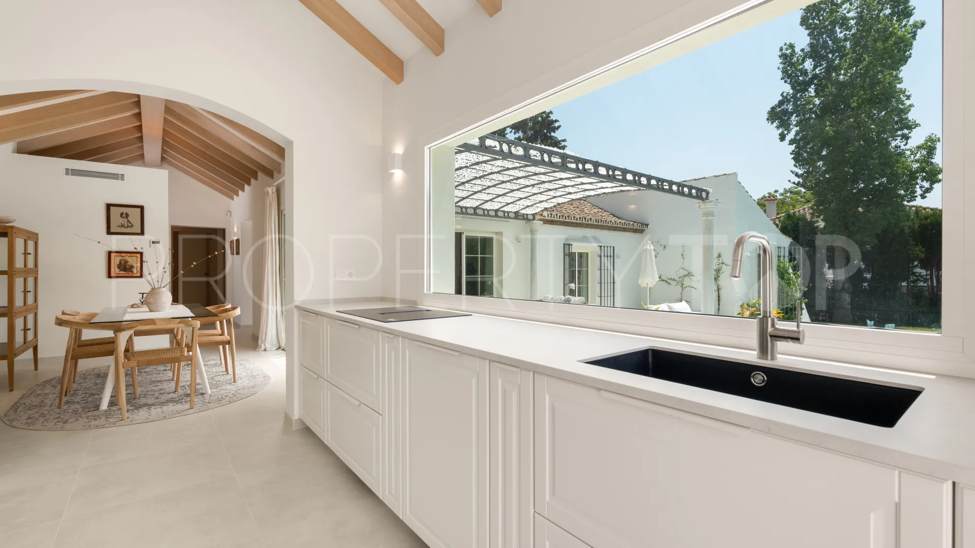 Villa for sale in Guadalmina Baja