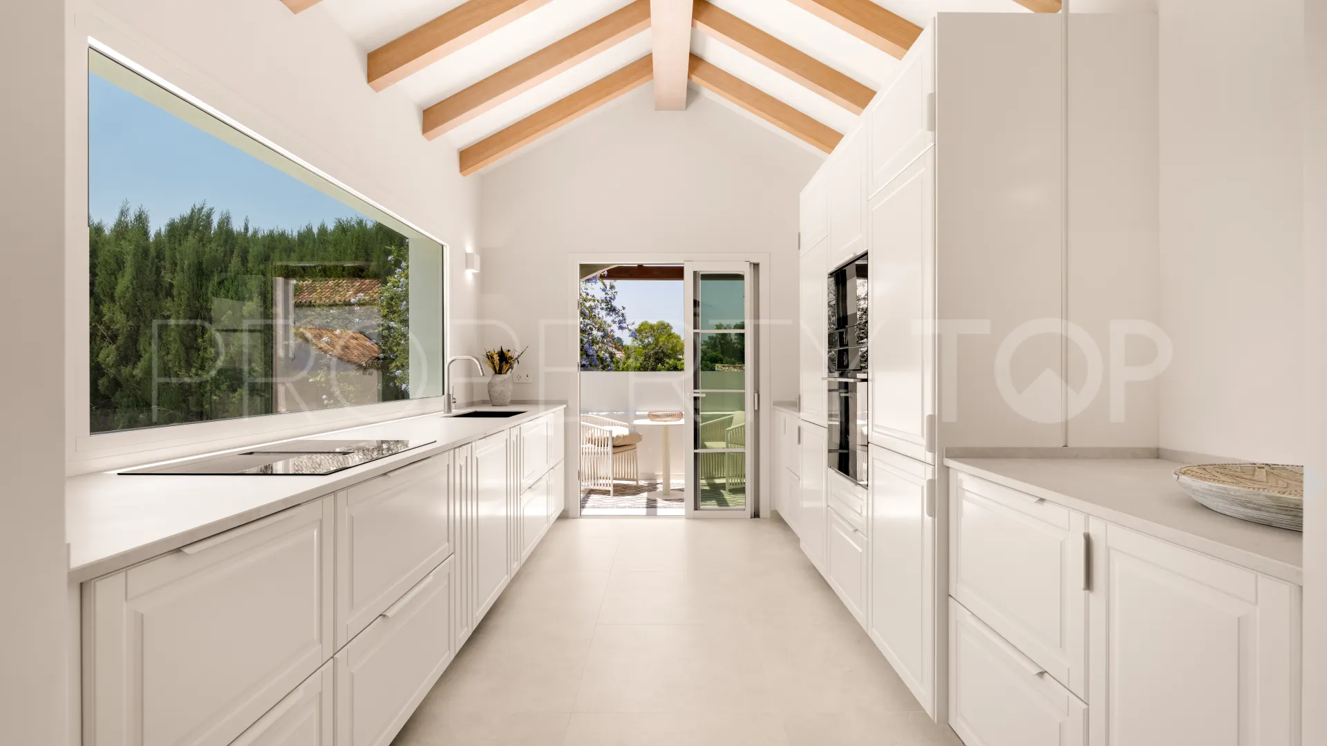 Villa for sale in Guadalmina Baja