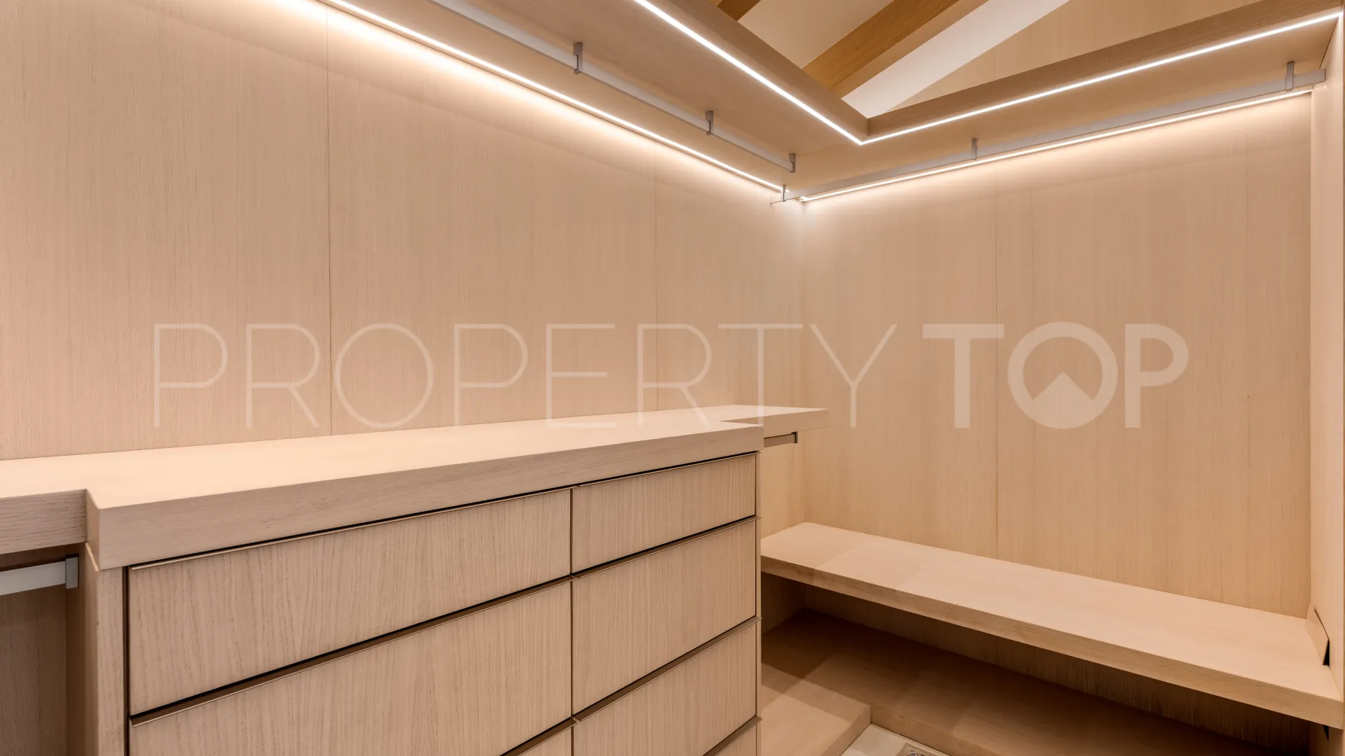 Villa for sale in Guadalmina Baja