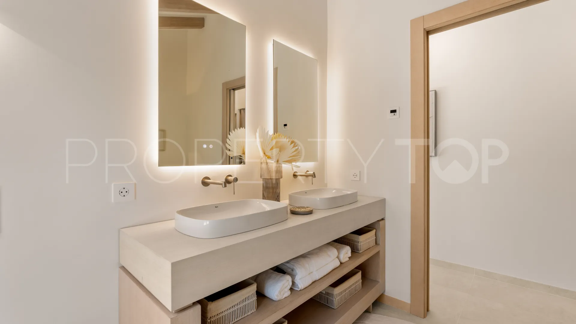 Villa for sale in Guadalmina Baja