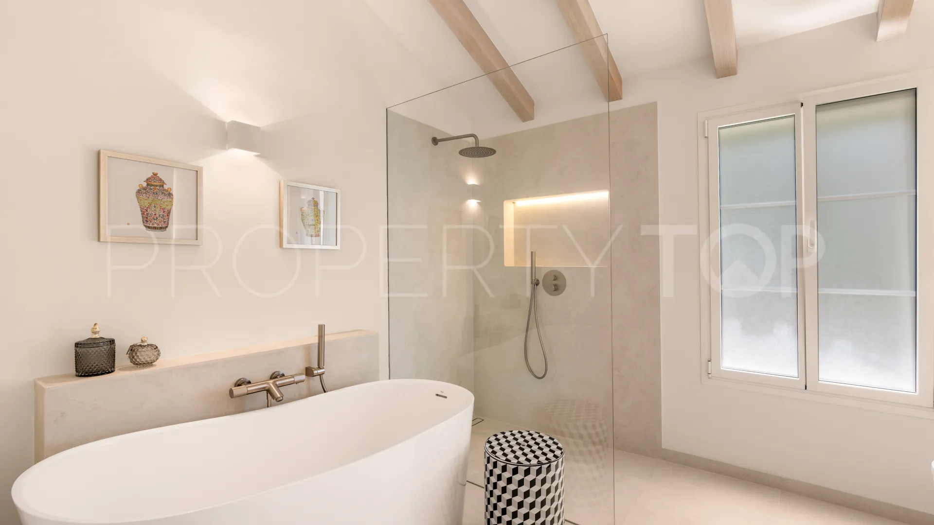 Villa for sale in Guadalmina Baja