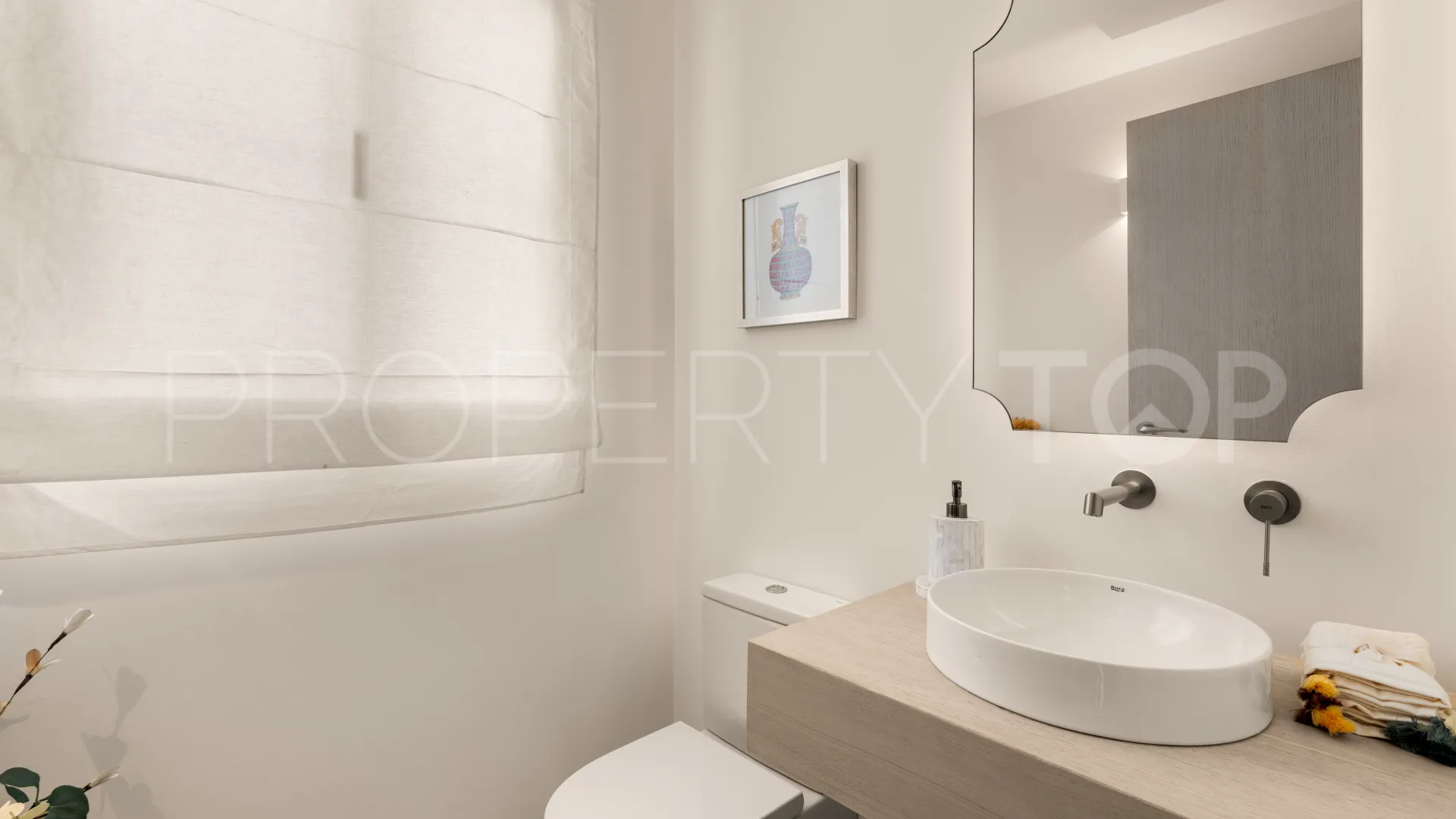 Villa for sale in Guadalmina Baja