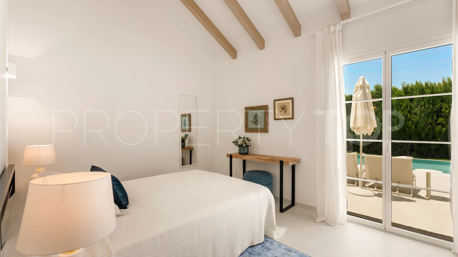 Villa for sale in Guadalmina Baja