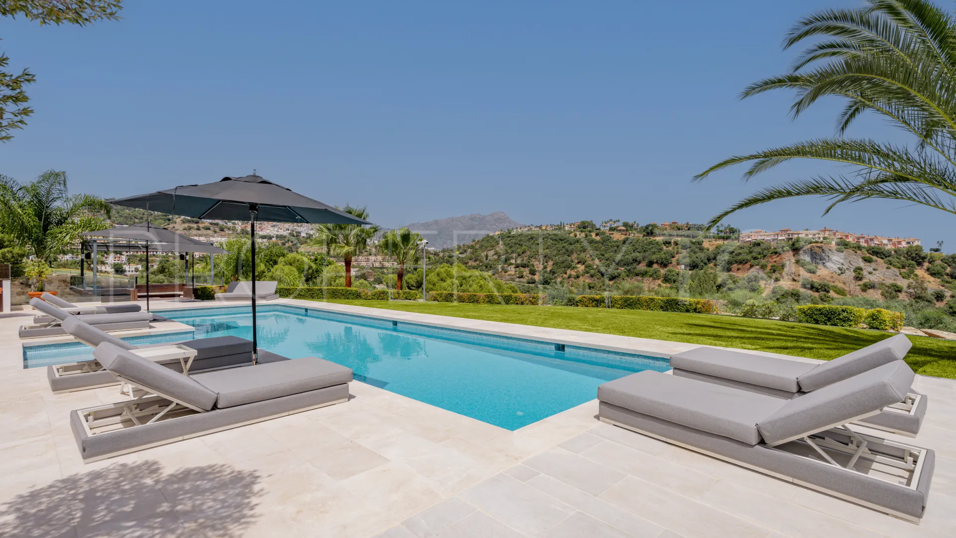 Comprar villa en Los Almendros de 6 dormitorios