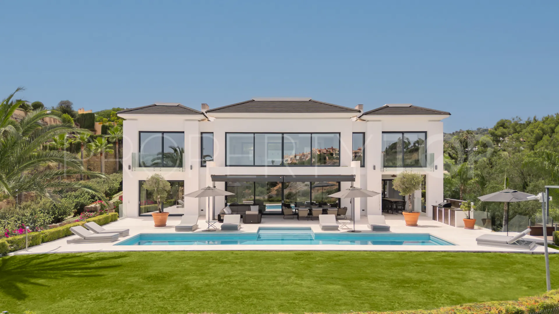 Comprar villa en Los Almendros de 6 dormitorios