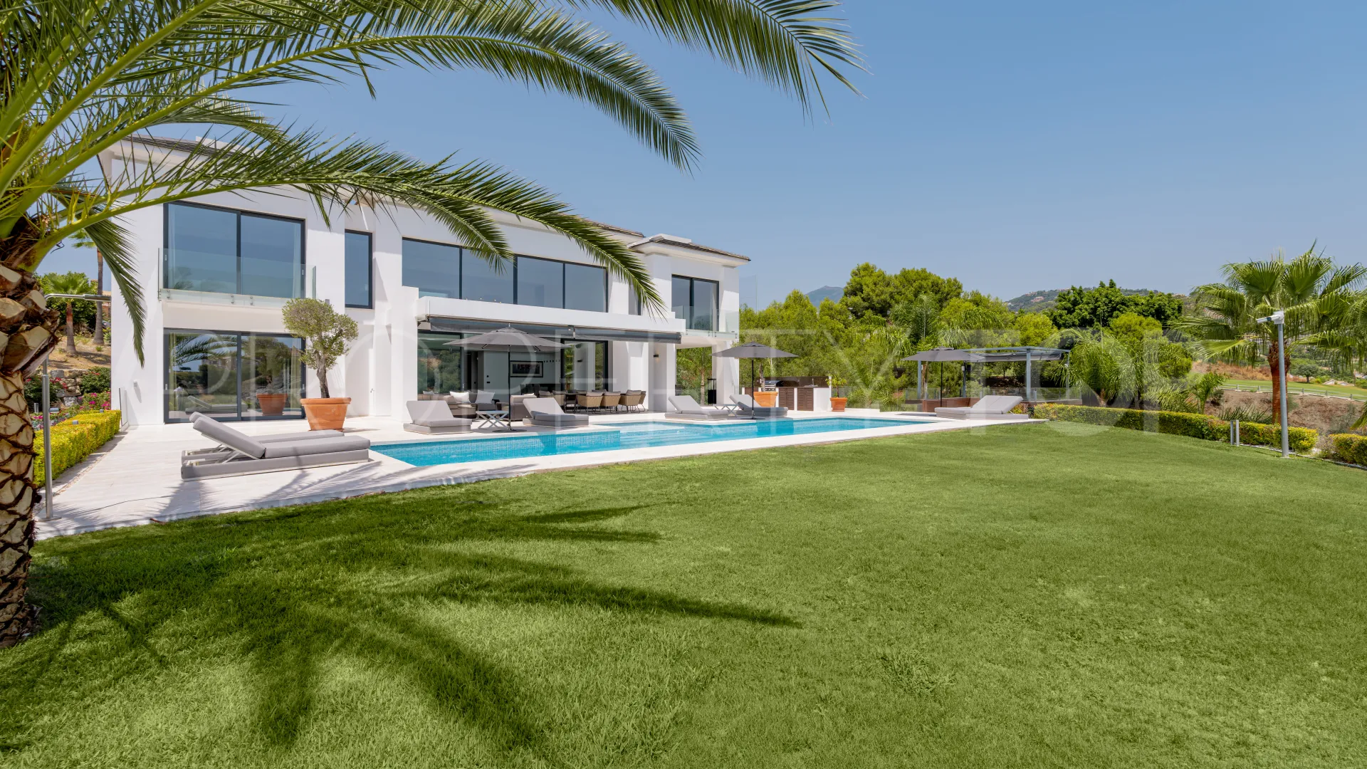Comprar villa en Los Almendros de 6 dormitorios