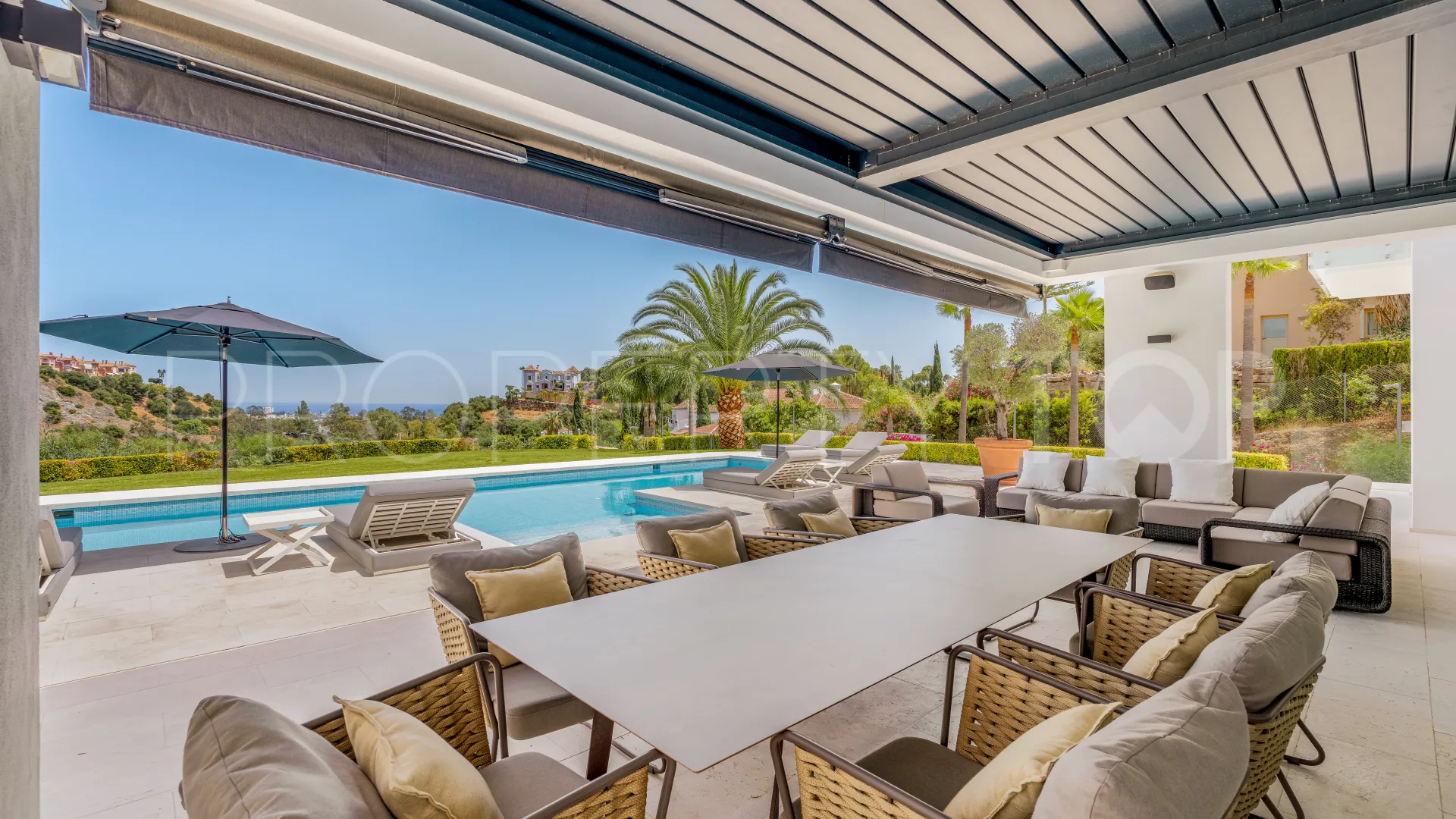 Comprar villa en Los Almendros de 6 dormitorios
