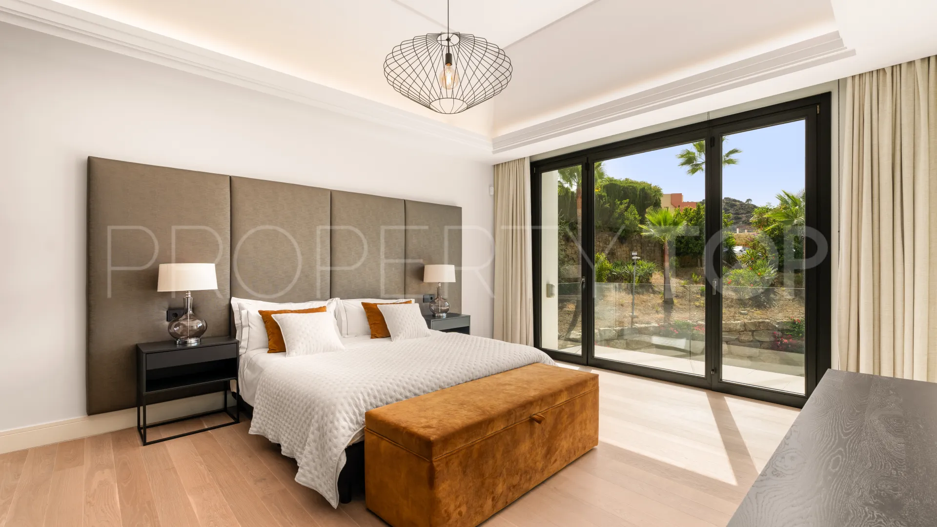 Comprar villa en Los Almendros de 6 dormitorios