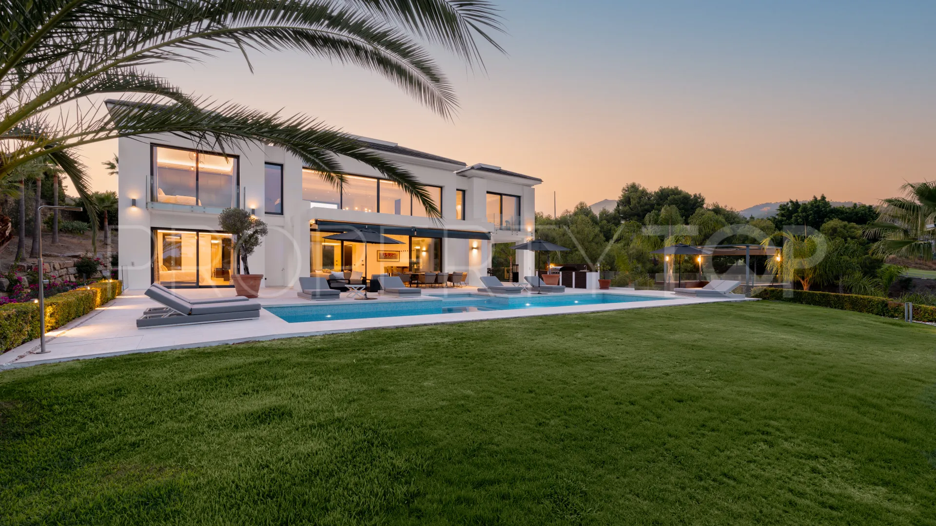 Comprar villa en Los Almendros de 6 dormitorios