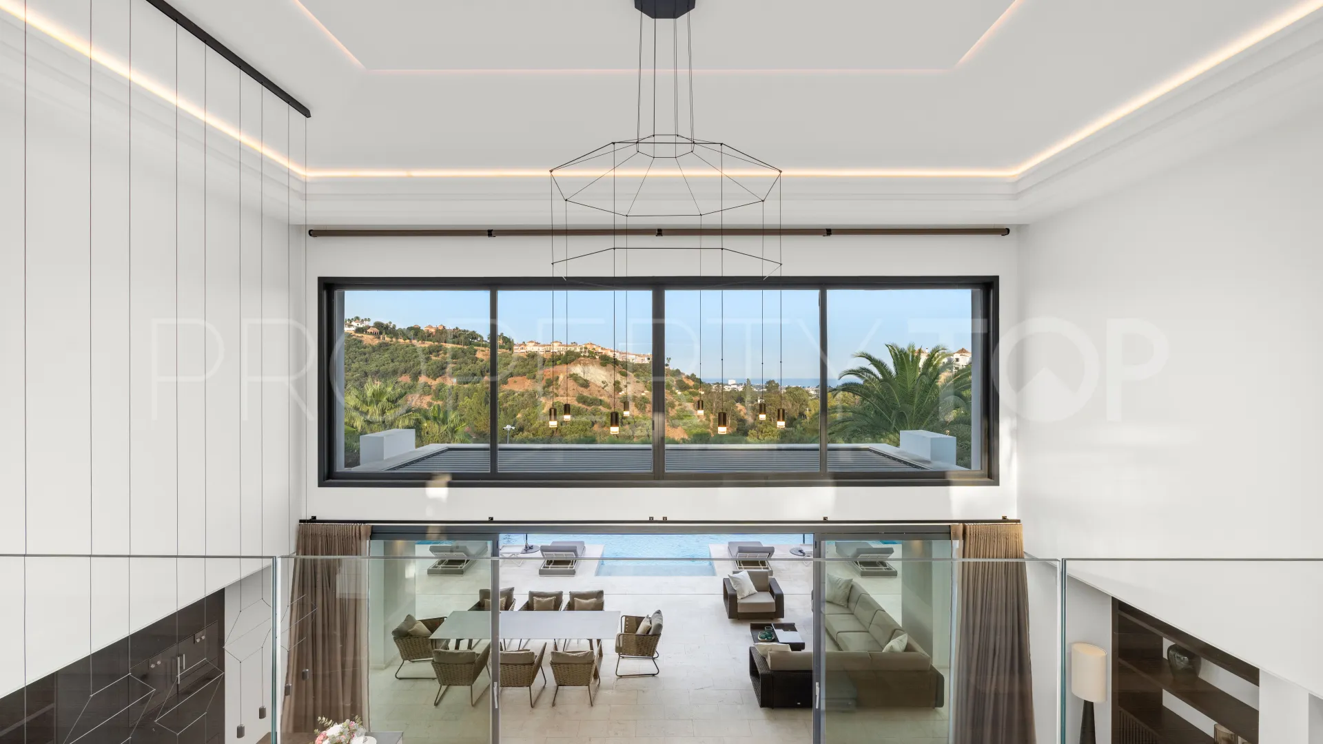 Comprar villa en Los Almendros de 6 dormitorios