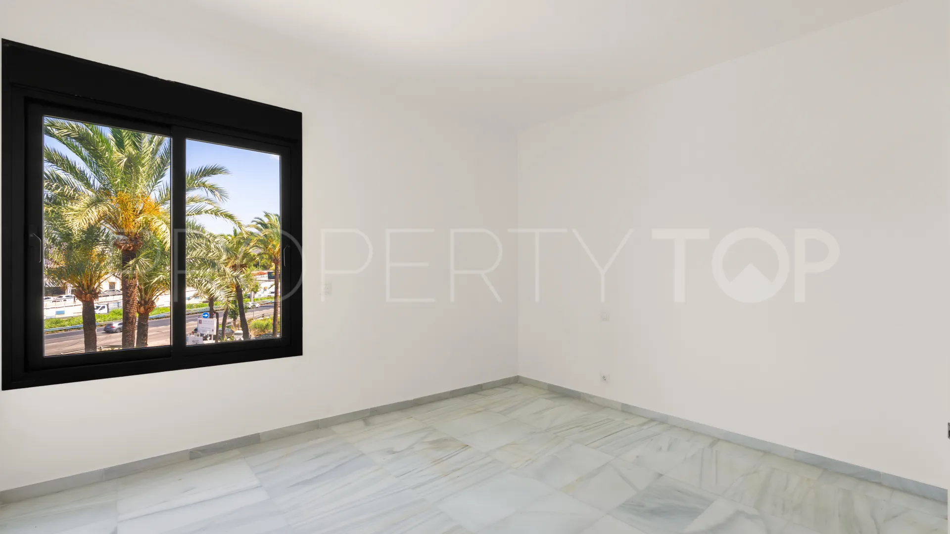 Duplex penthouse in Alcazaba for sale