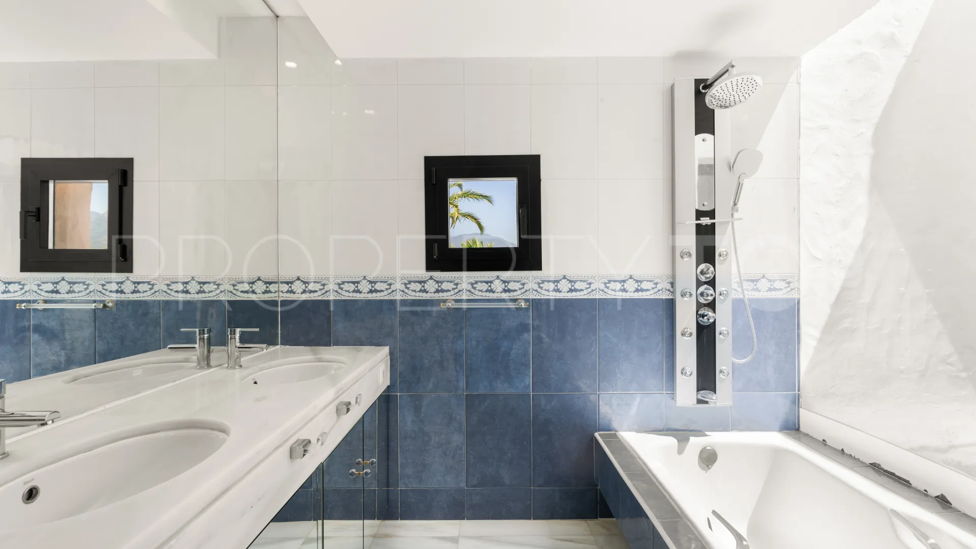 Duplex penthouse in Alcazaba for sale