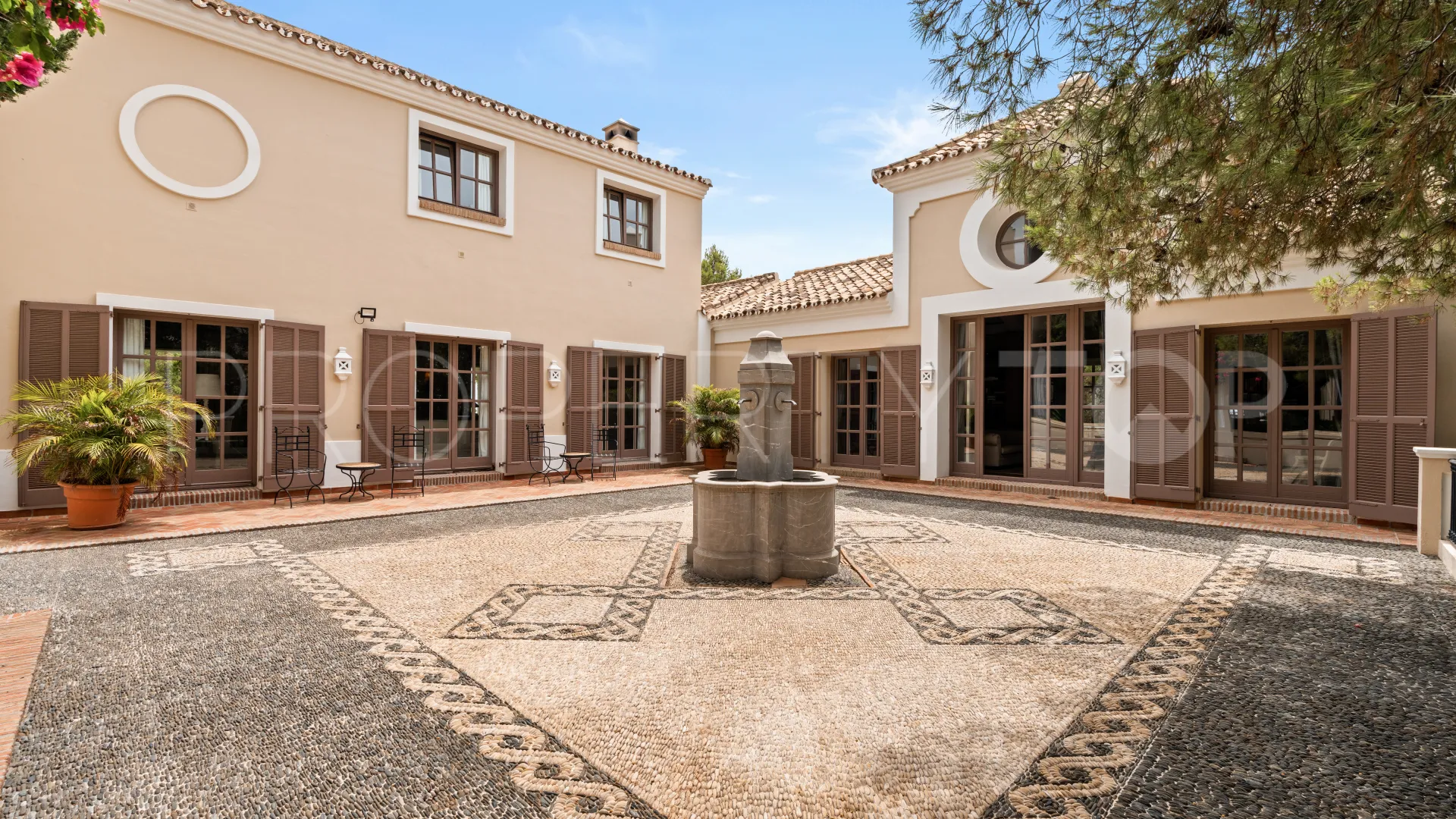 Villa en venta con 8 dormitorios en El Madroñal