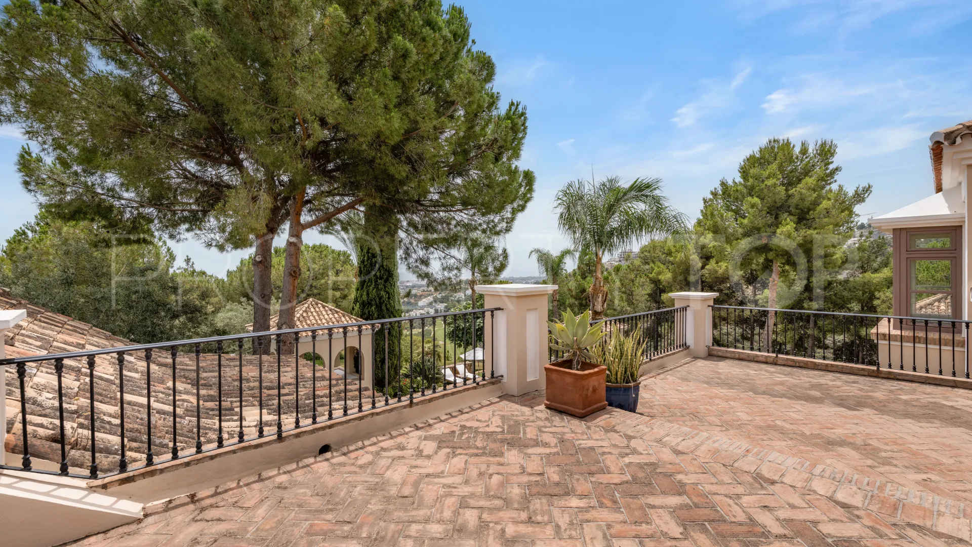 Villa en venta con 8 dormitorios en El Madroñal