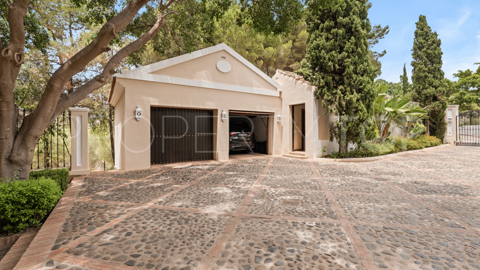 Villa en venta con 8 dormitorios en El Madroñal