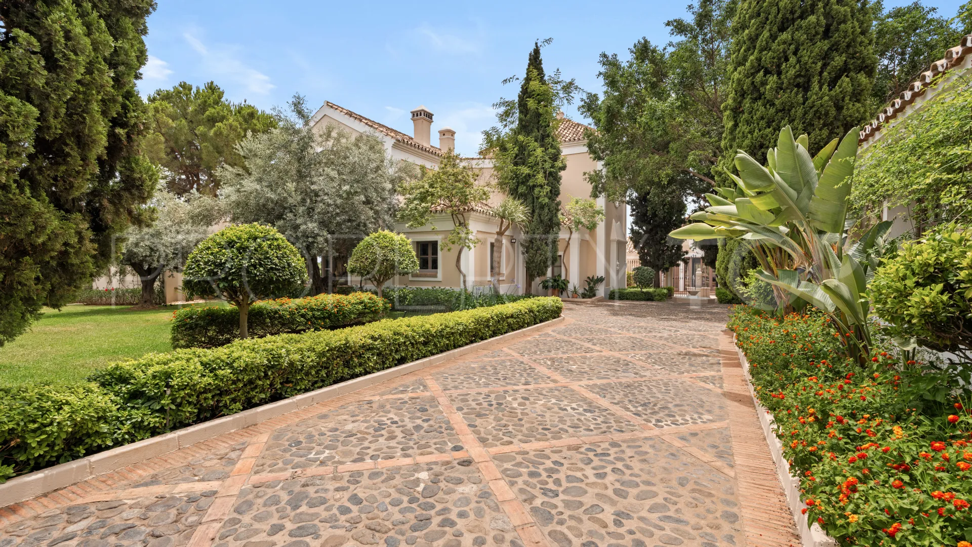 Villa en venta con 8 dormitorios en El Madroñal