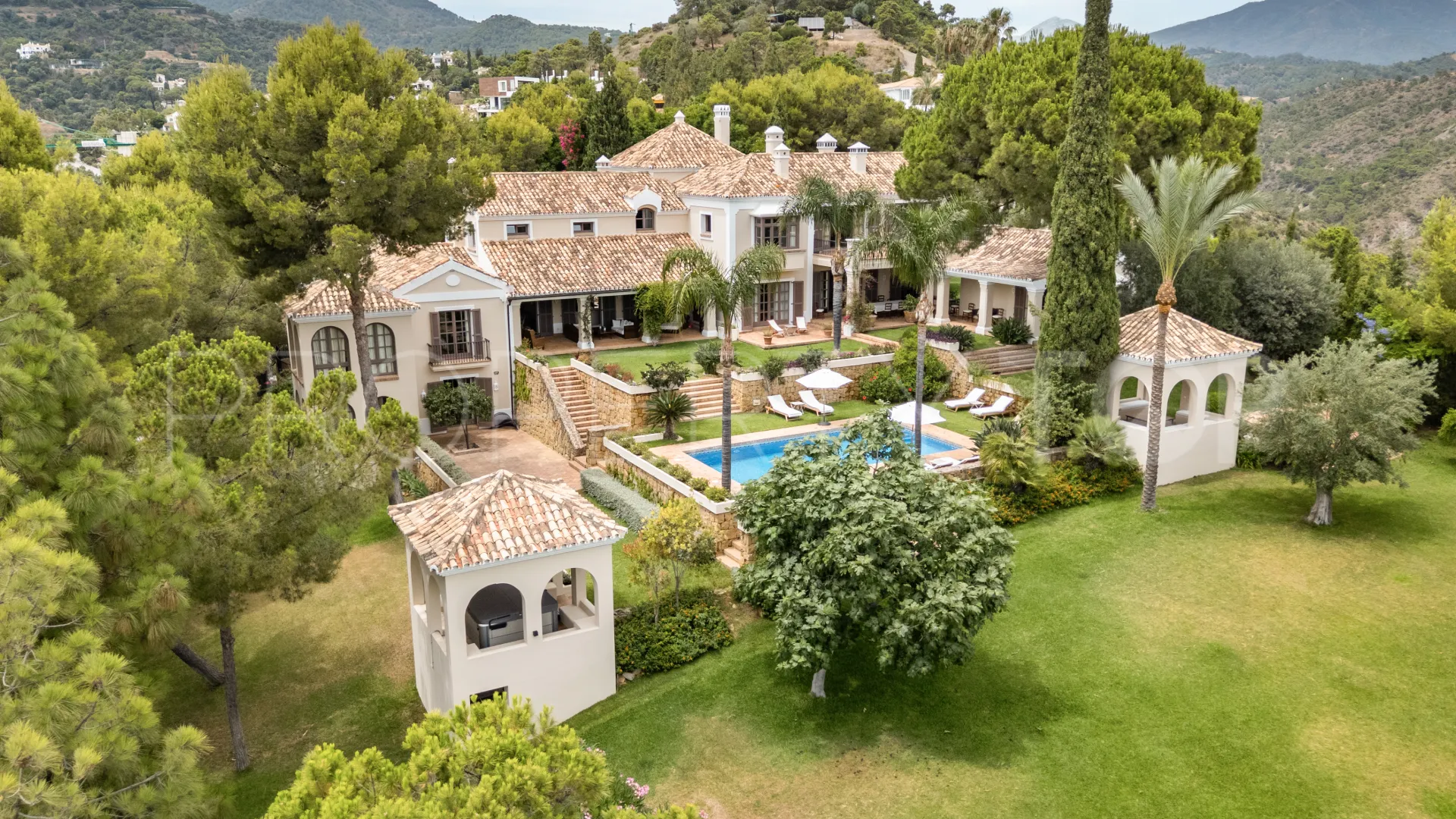 Villa en venta con 8 dormitorios en El Madroñal