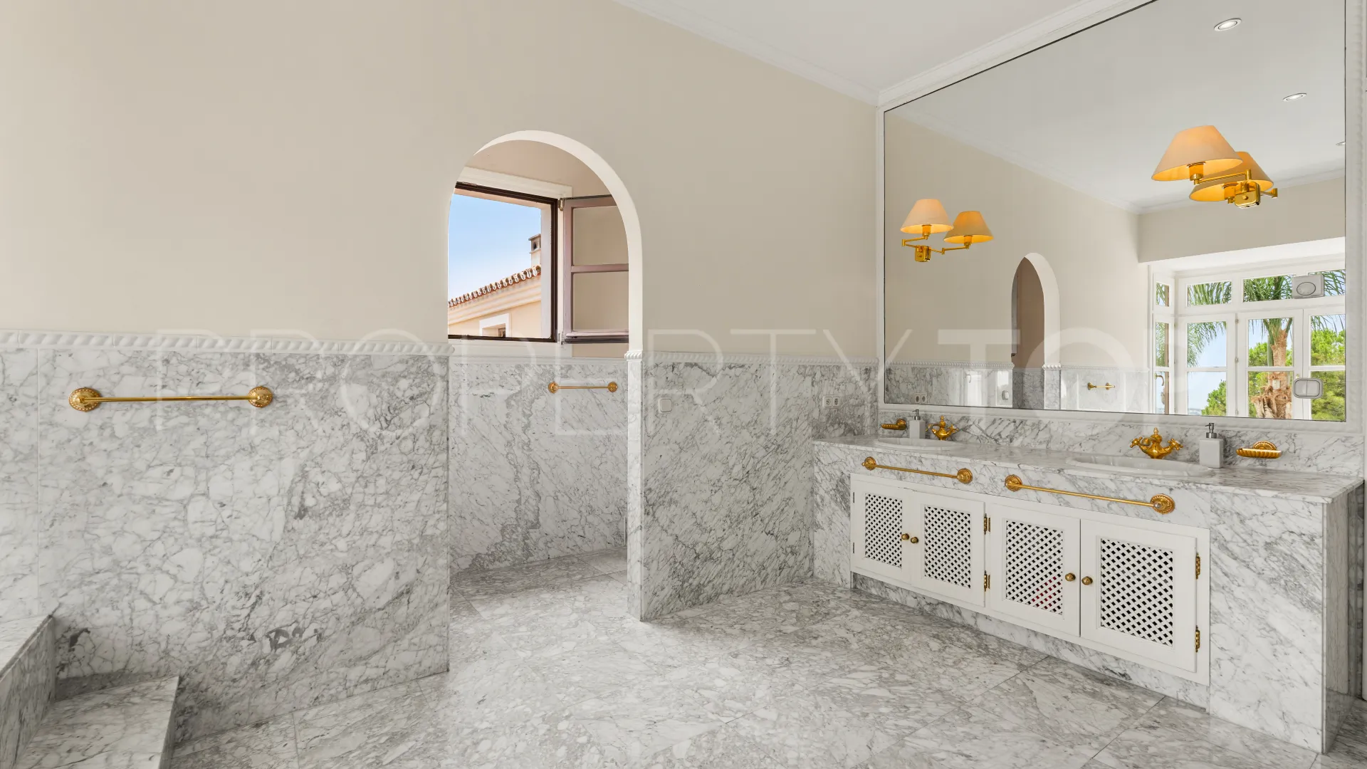 Villa en venta con 8 dormitorios en El Madroñal