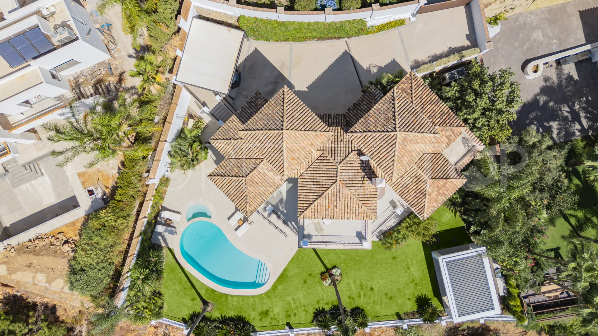 Se vende villa en Los Arqueros de 5 dormitorios
