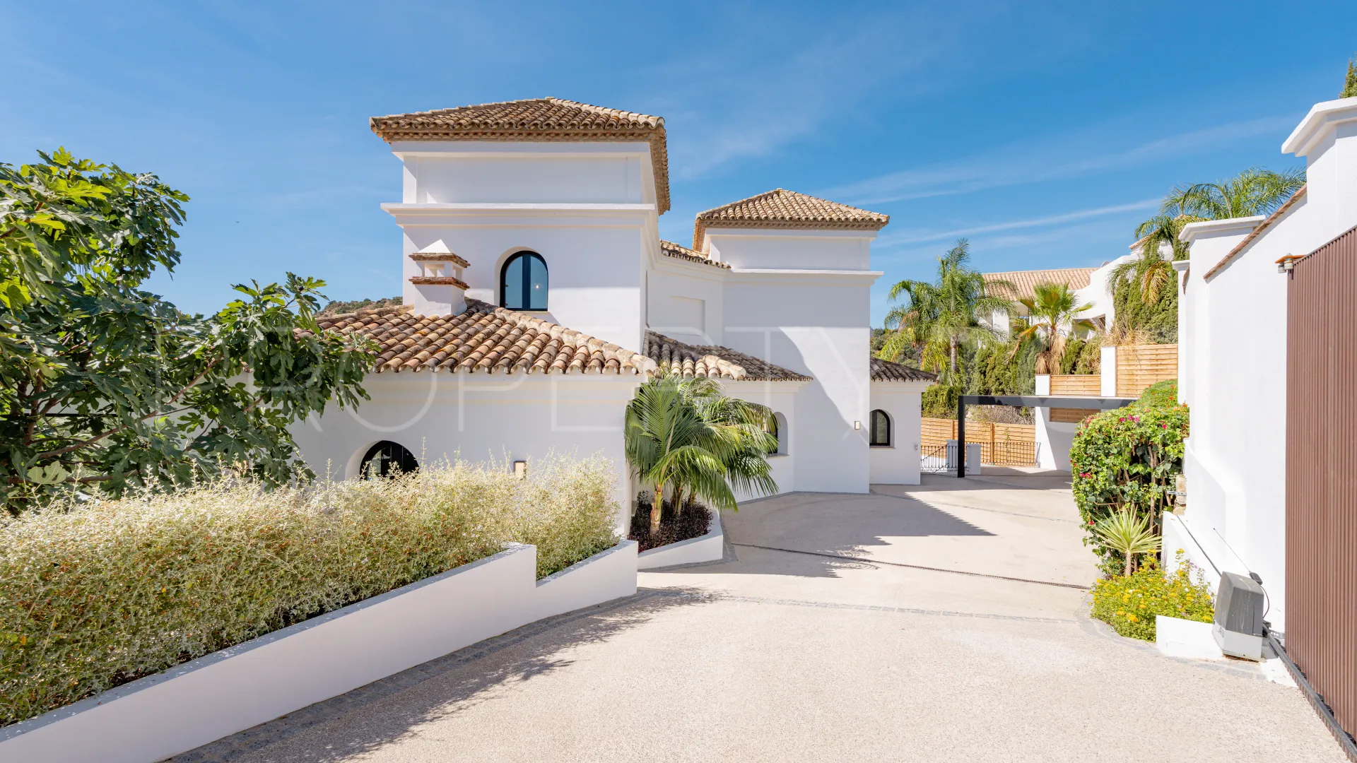 Se vende villa en Los Arqueros de 5 dormitorios