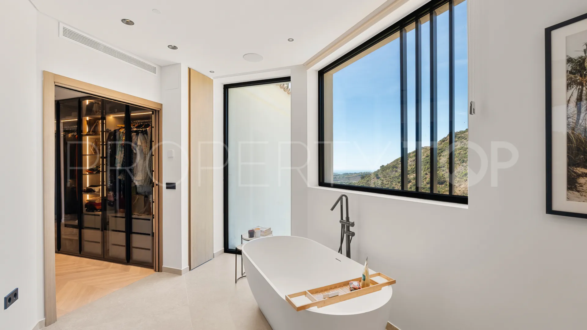 Se vende villa en Los Arqueros de 5 dormitorios