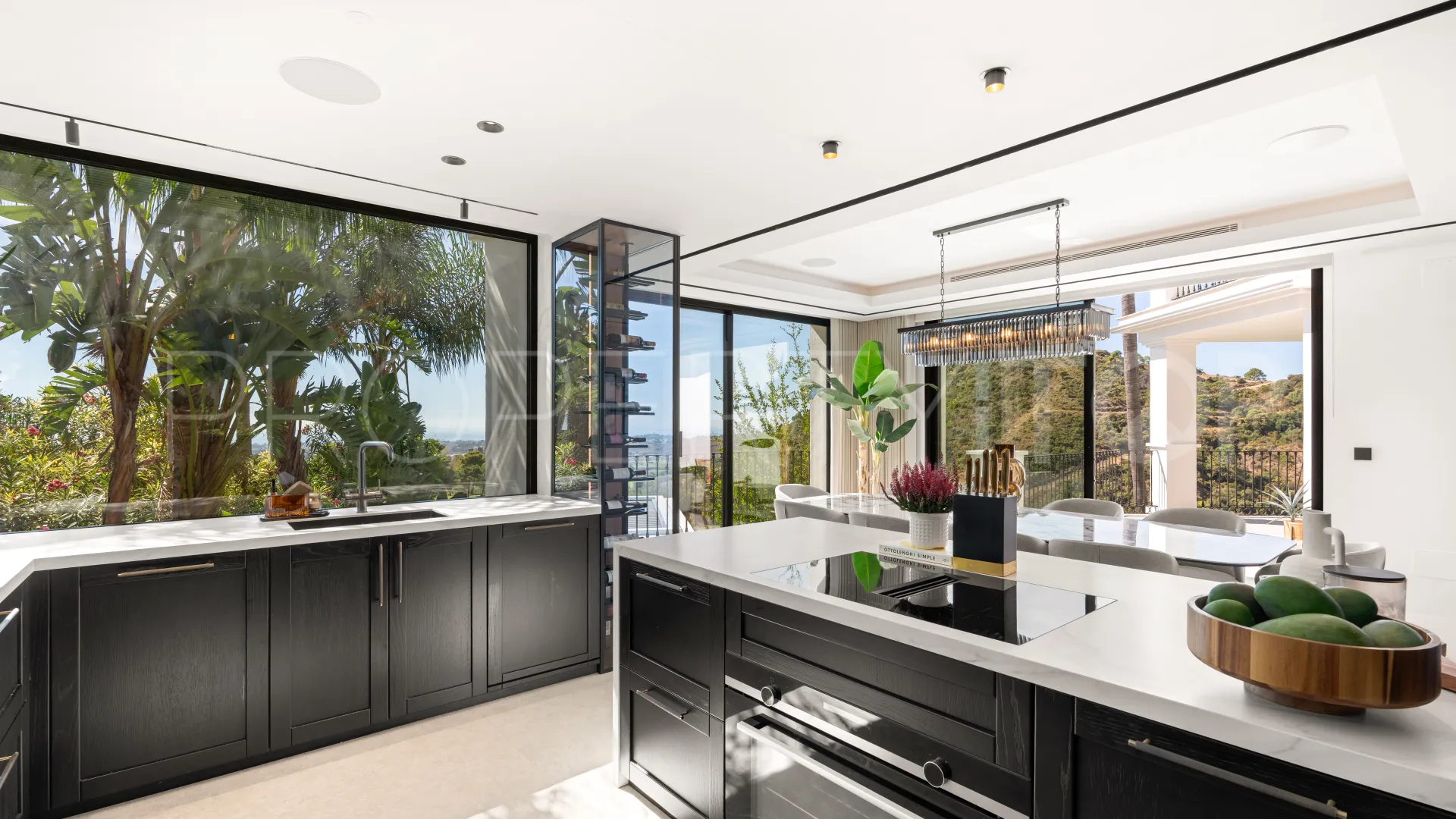 Se vende villa en Los Arqueros de 5 dormitorios