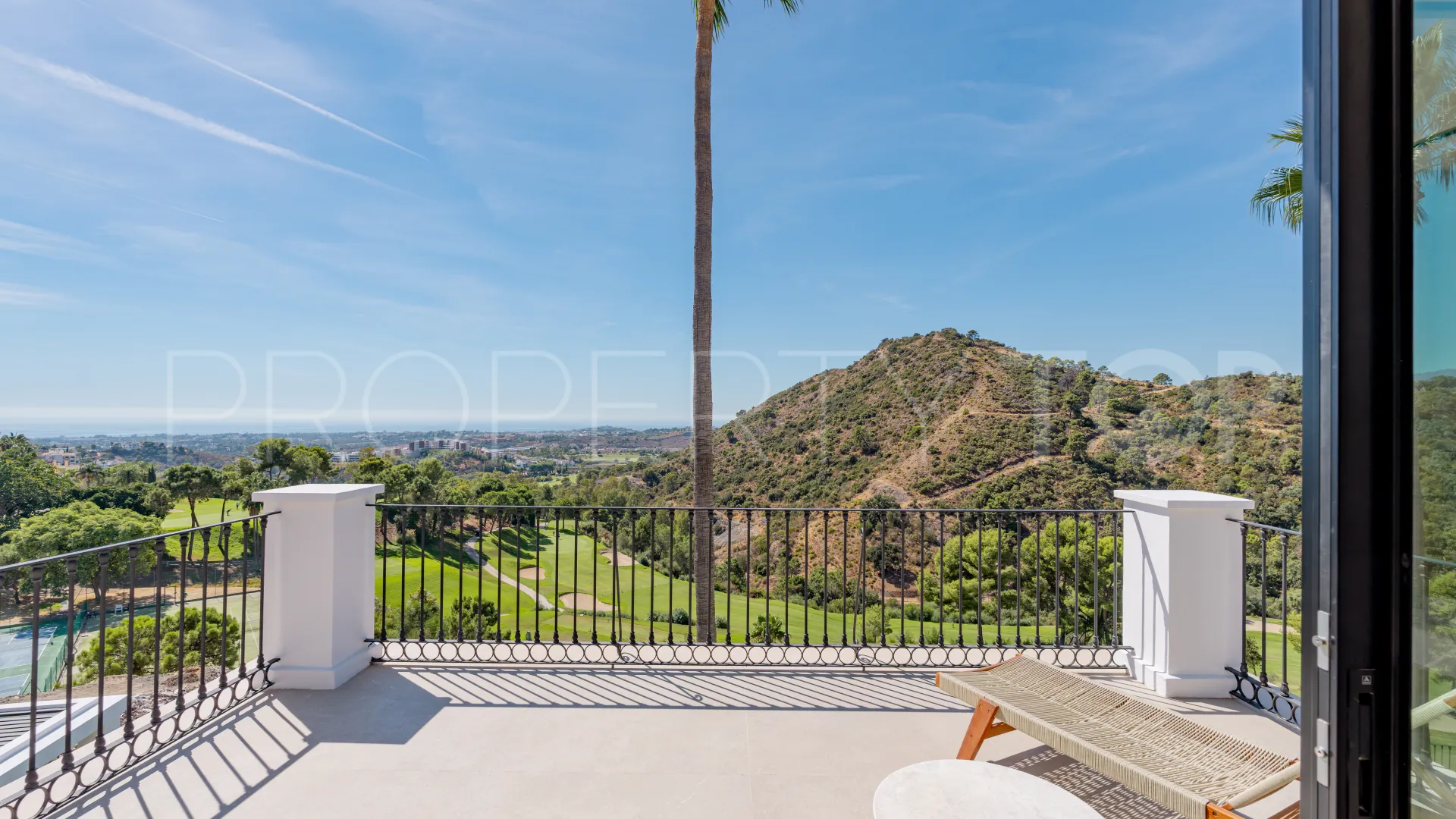 Se vende villa en Los Arqueros de 5 dormitorios