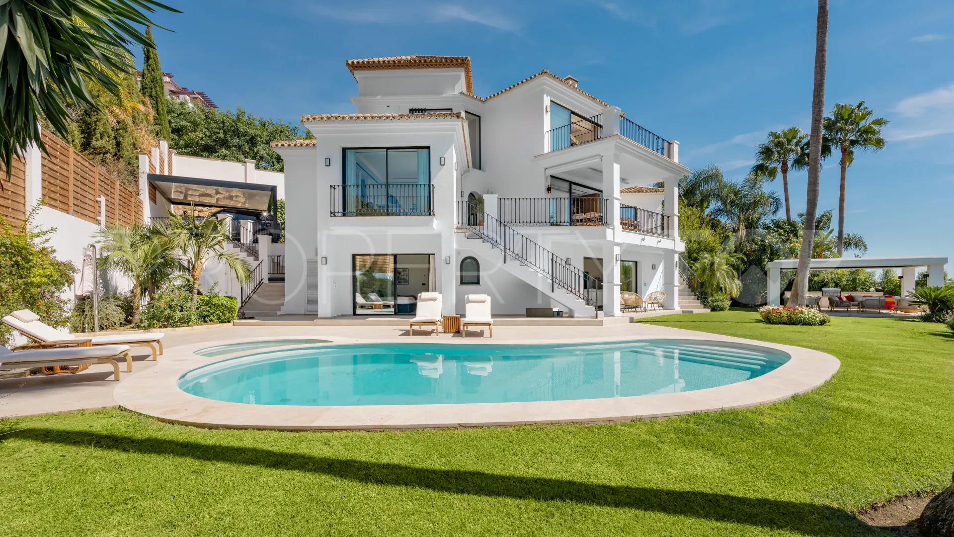 Se vende villa en Los Arqueros de 5 dormitorios