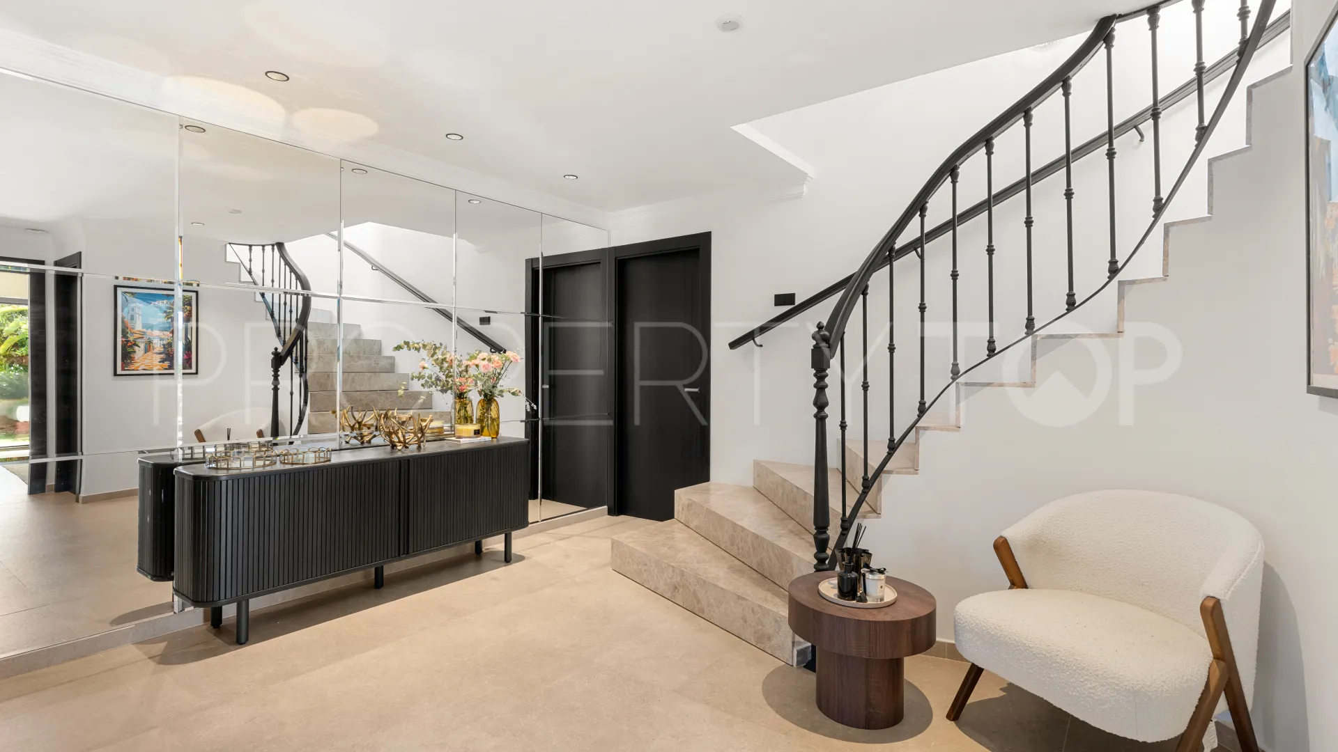 Se vende villa en Los Arqueros de 5 dormitorios