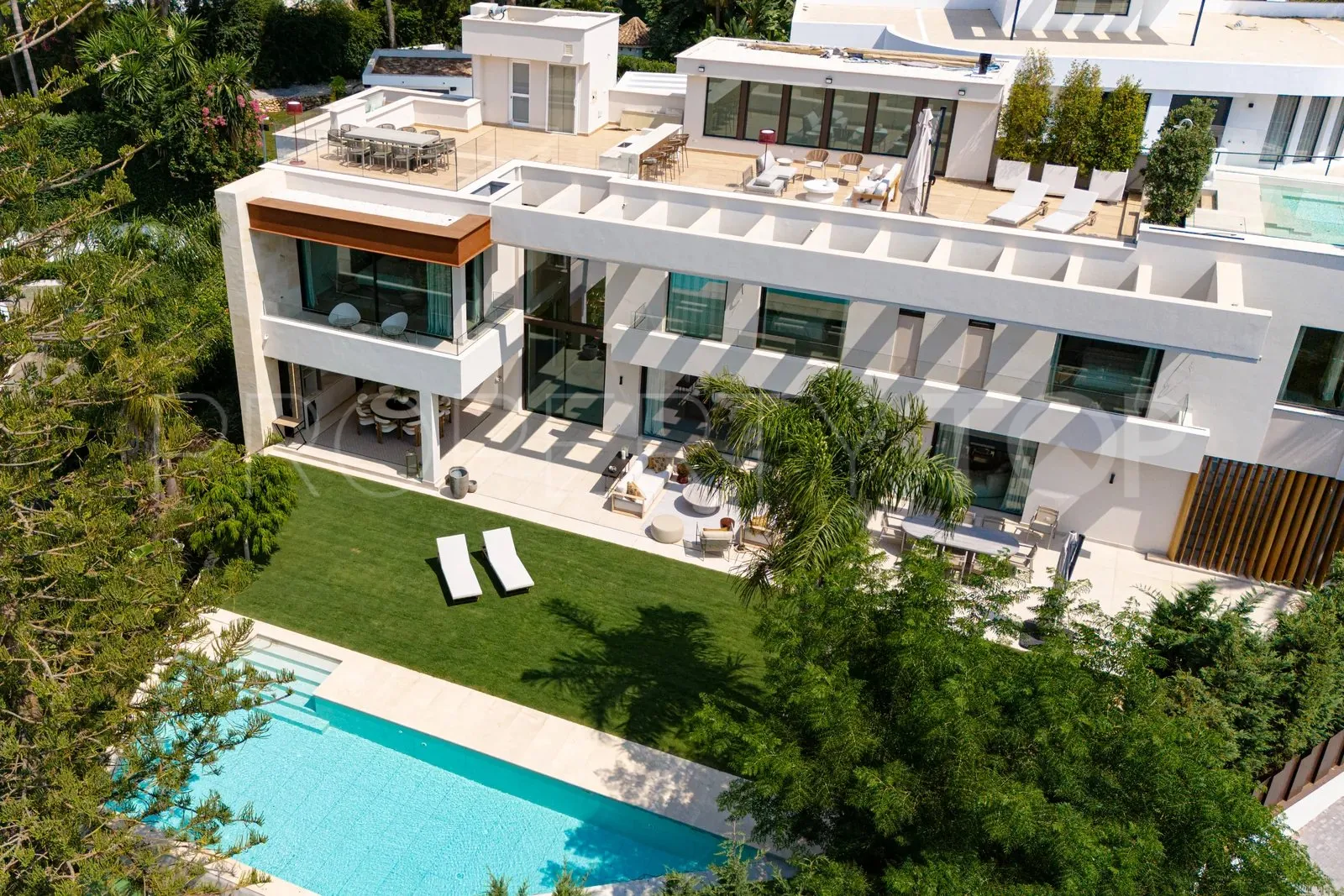 Buy Los Monteros Playa villa with 5 bedrooms