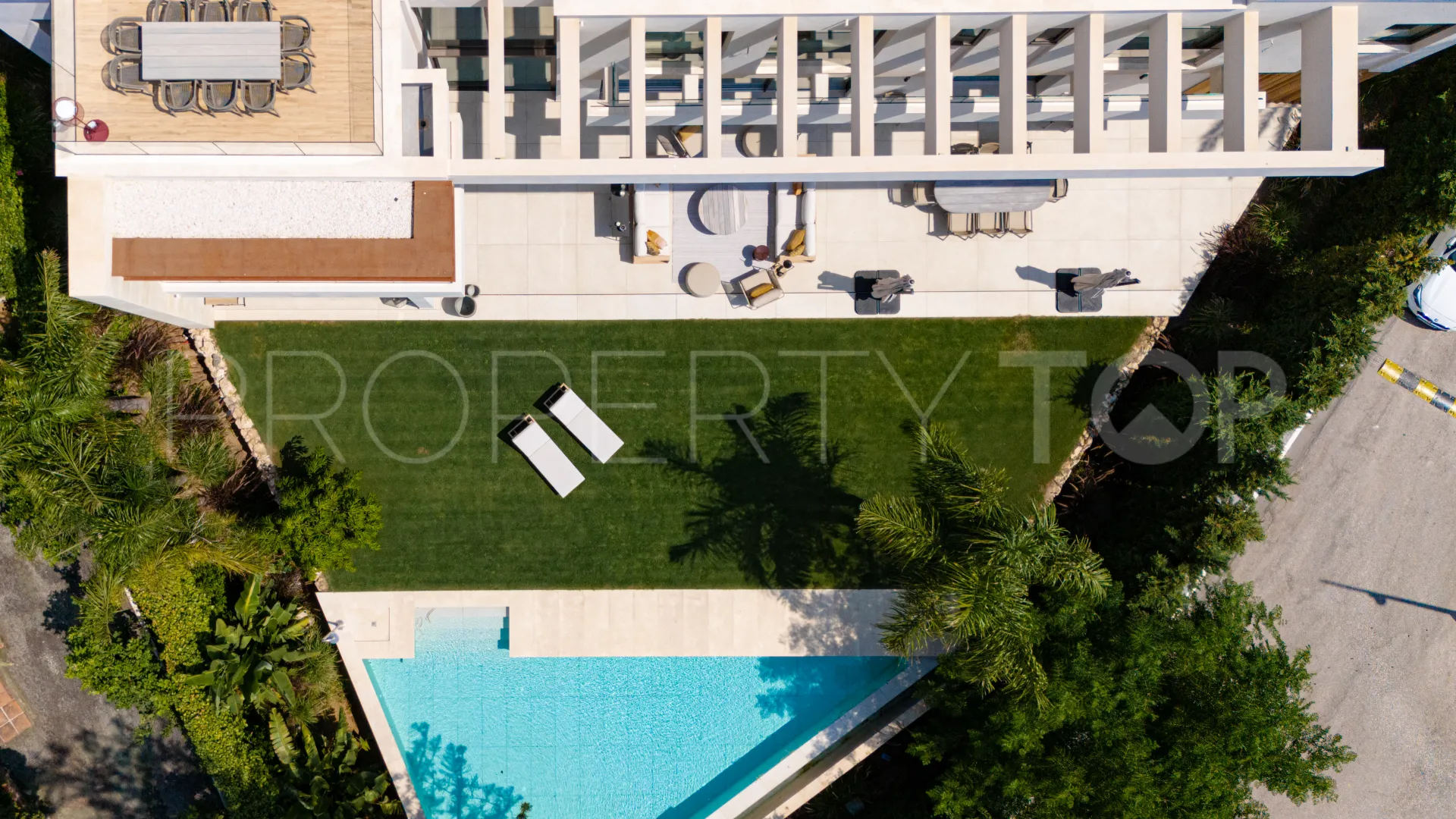 Buy Los Monteros Playa villa with 5 bedrooms