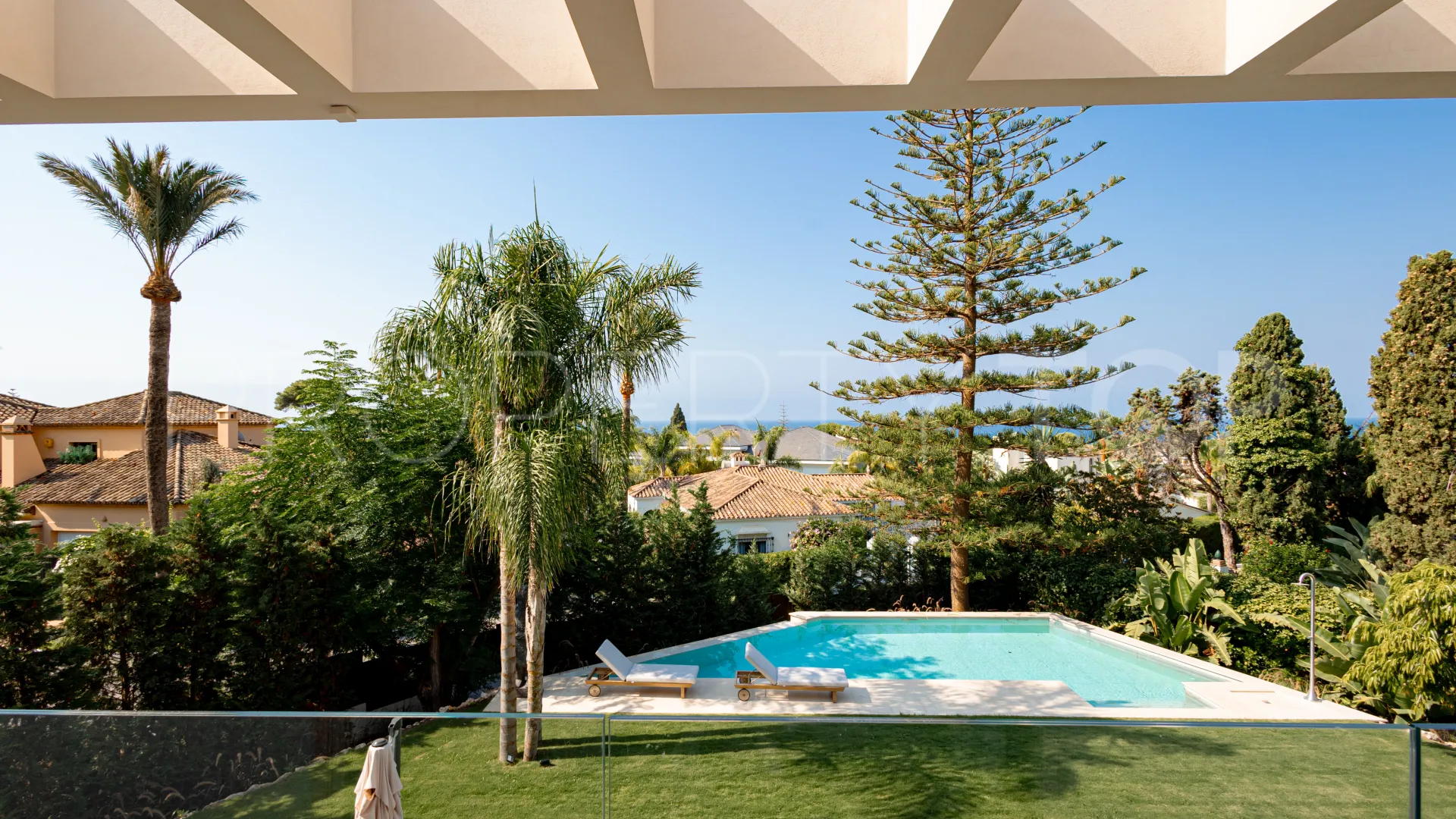 Buy Los Monteros Playa villa with 5 bedrooms