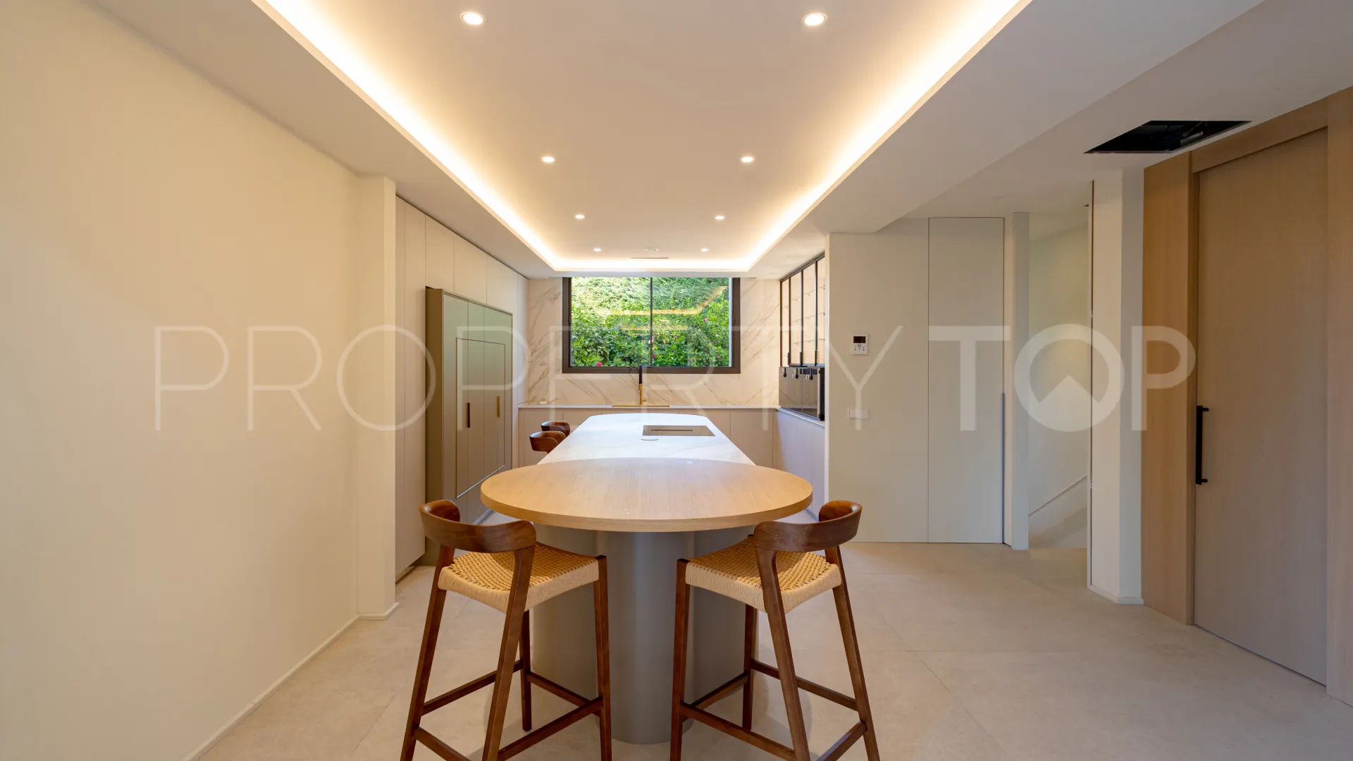 Buy Los Monteros Playa villa with 5 bedrooms