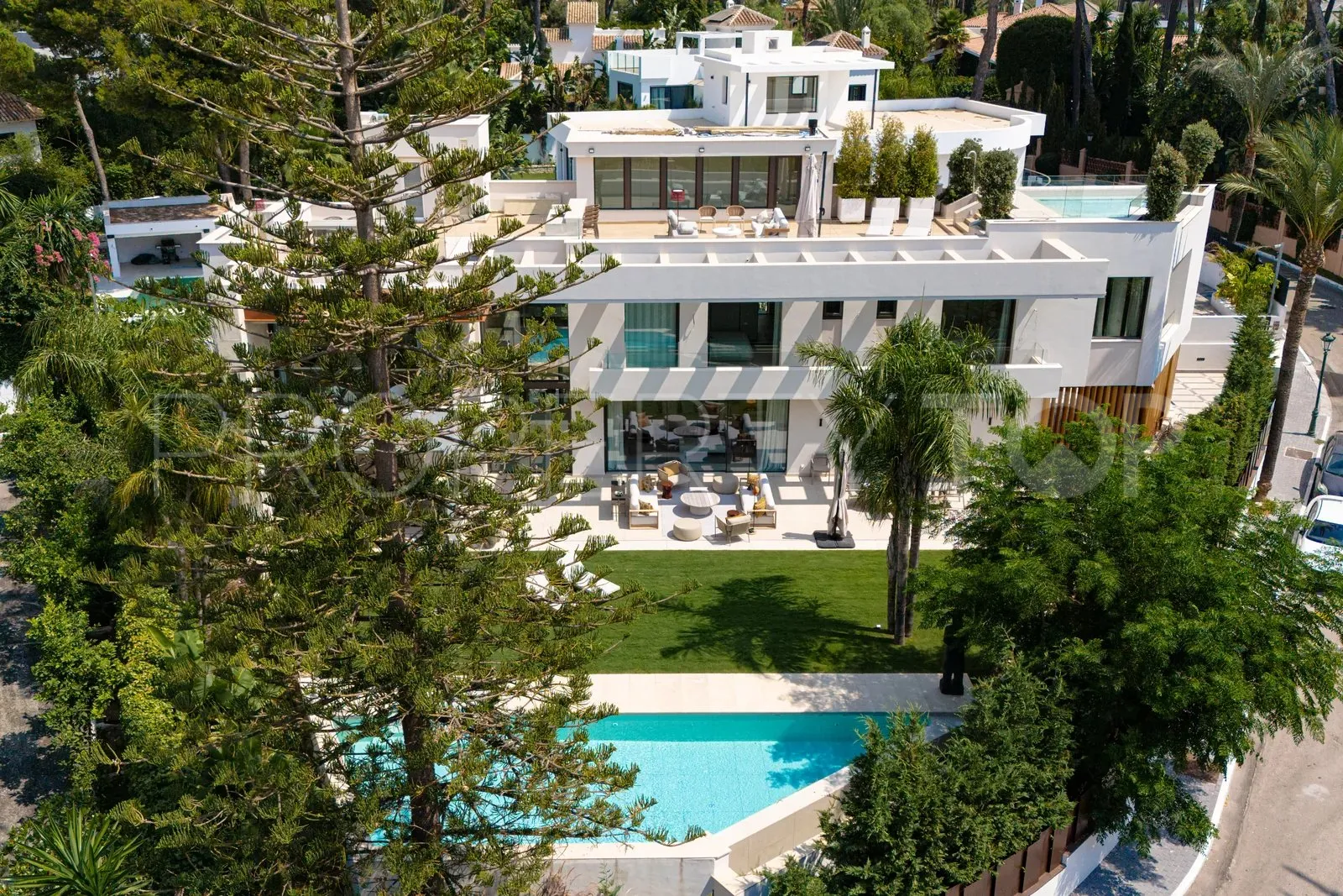 Buy Los Monteros Playa villa with 5 bedrooms