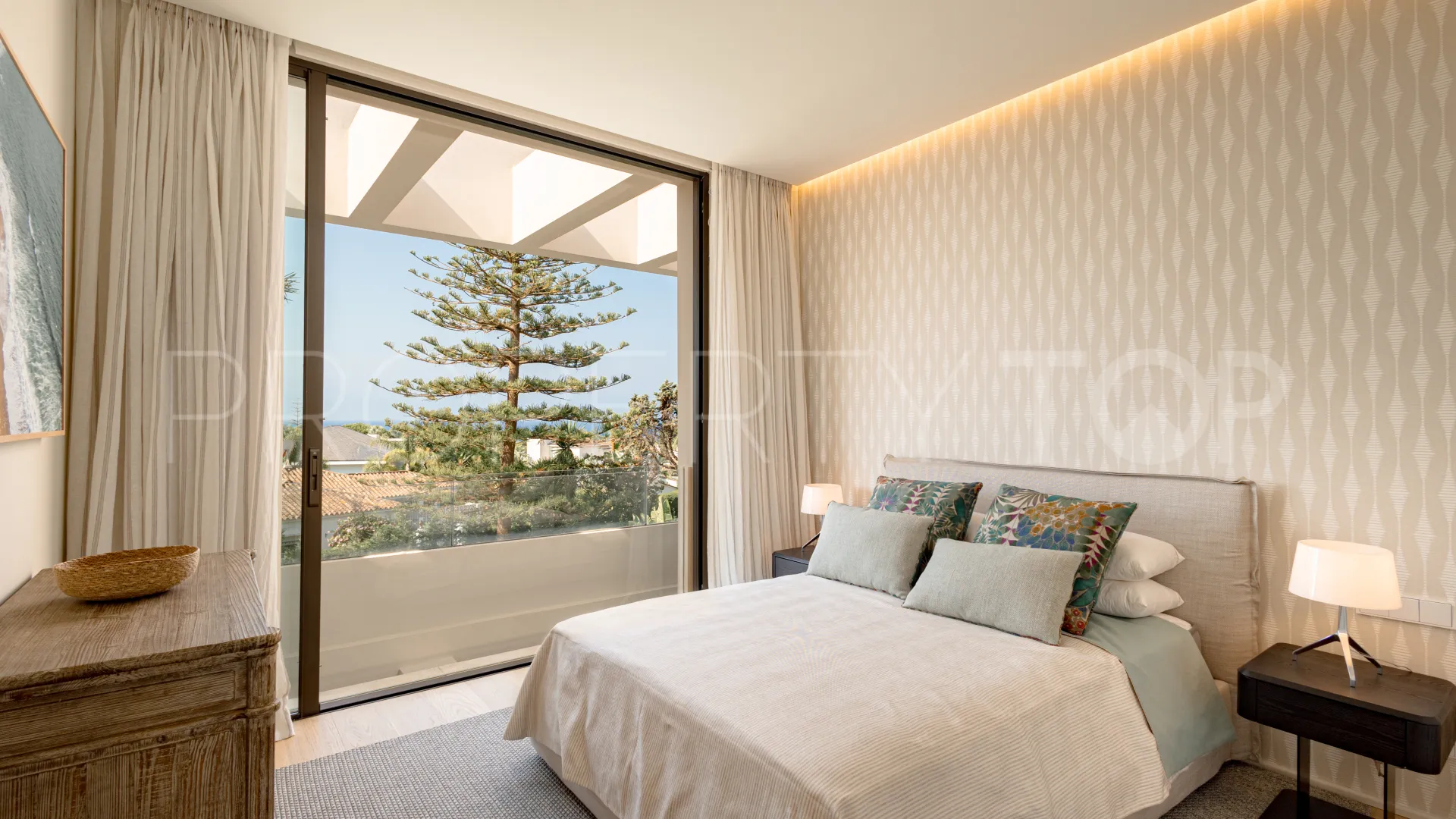 Buy Los Monteros Playa villa with 5 bedrooms