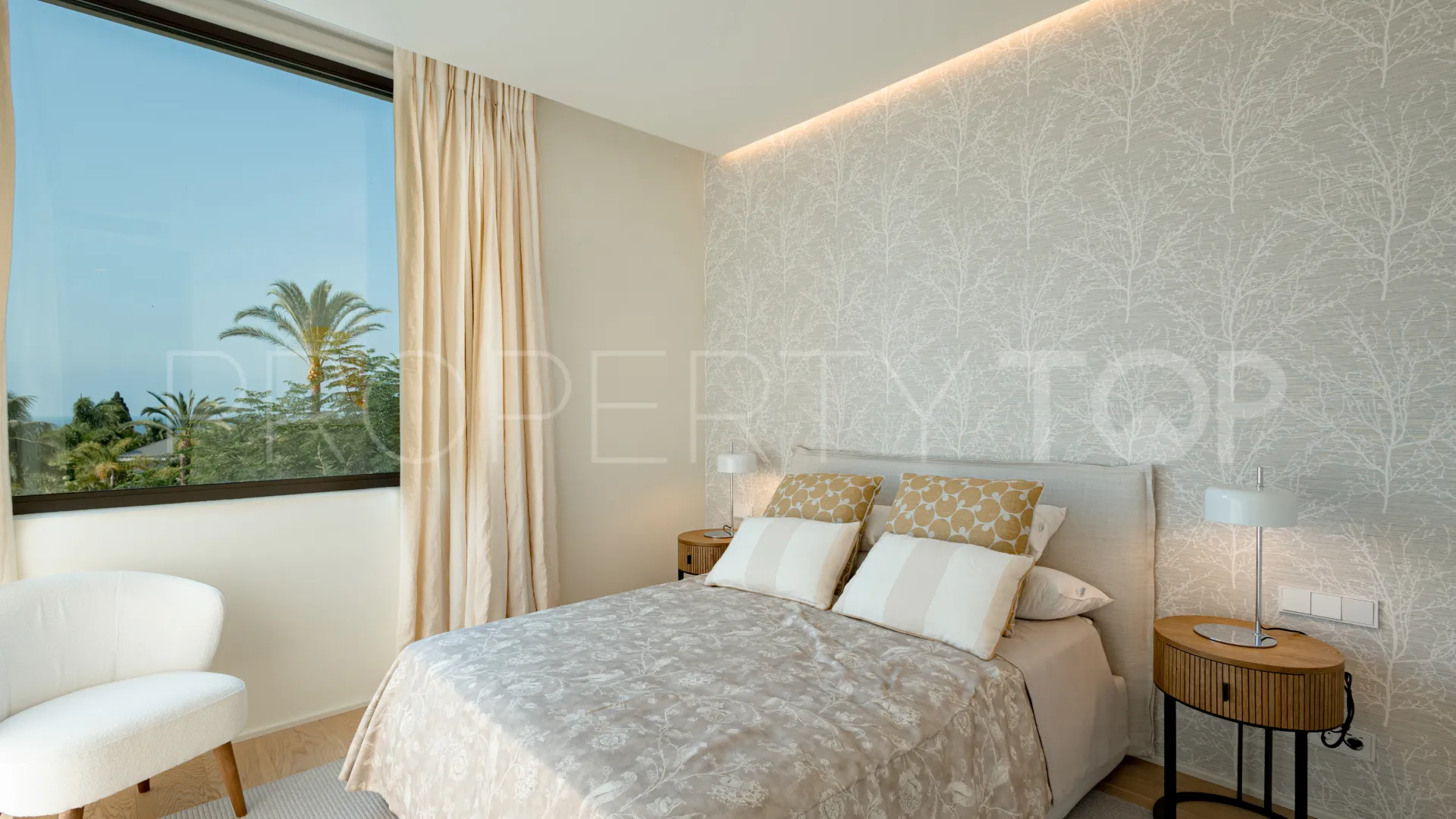 Buy Los Monteros Playa villa with 5 bedrooms